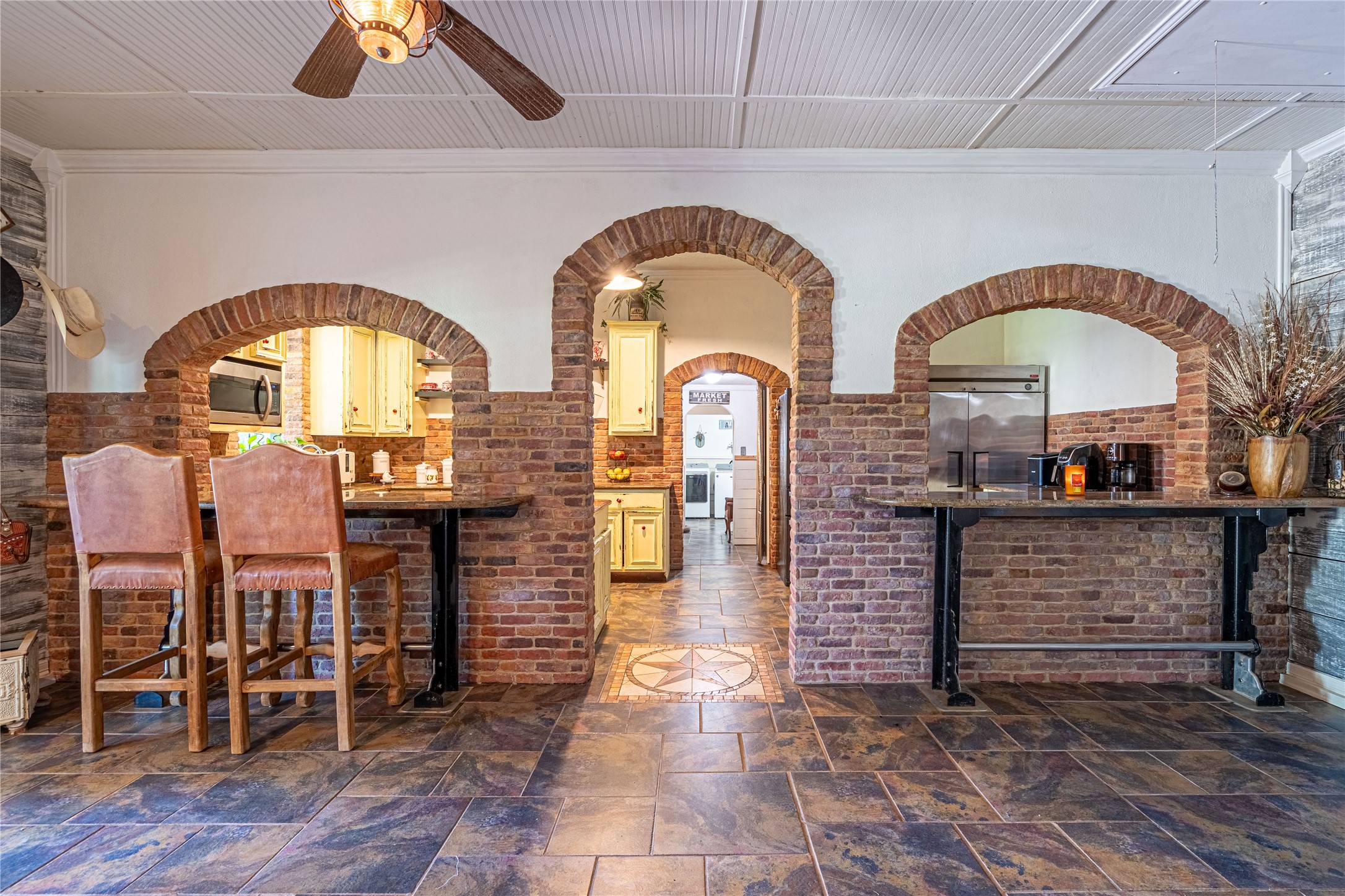 41800 Aggie Gee - Entrance to Kitchen