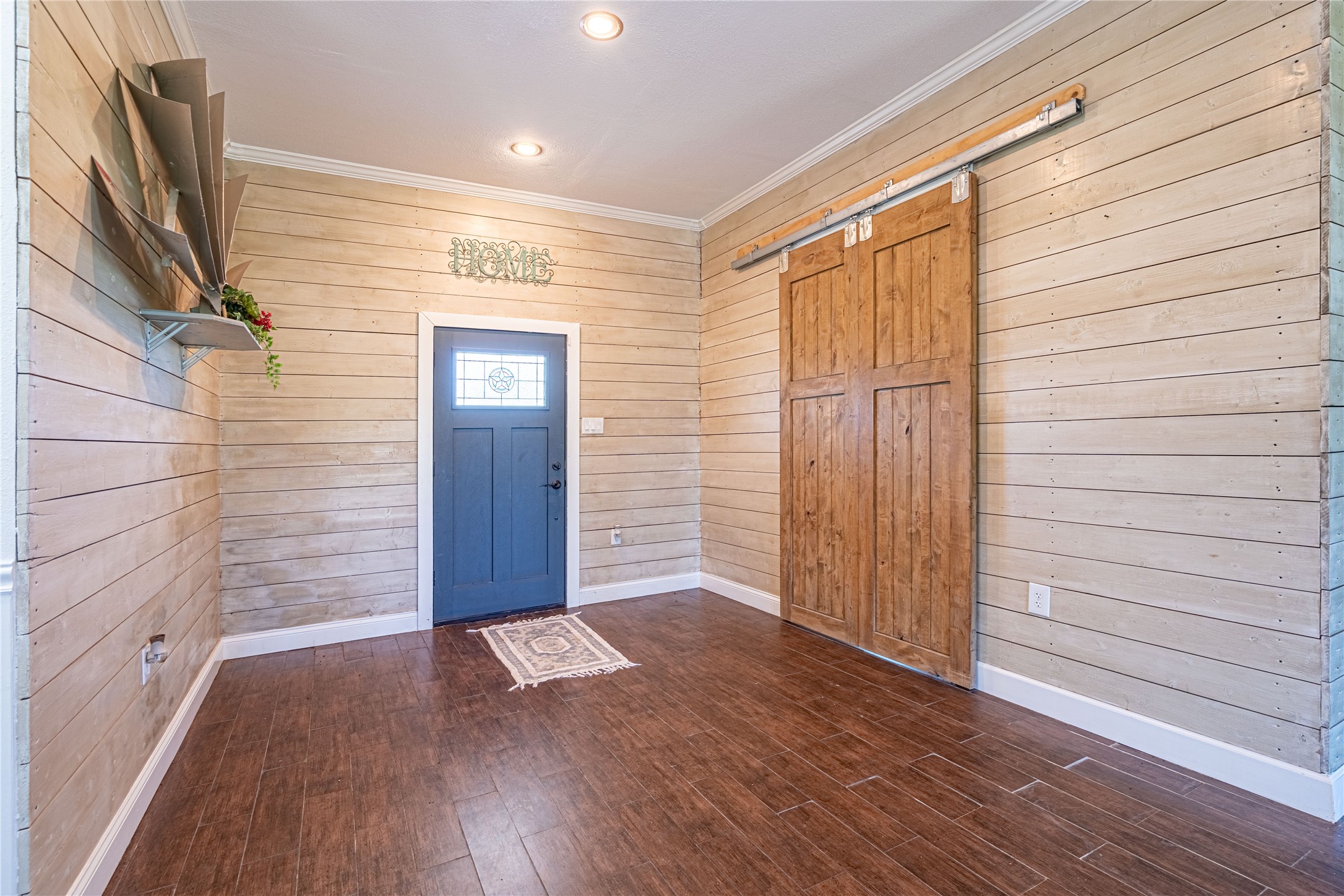 41802 Aggie Gee - Front Entrance