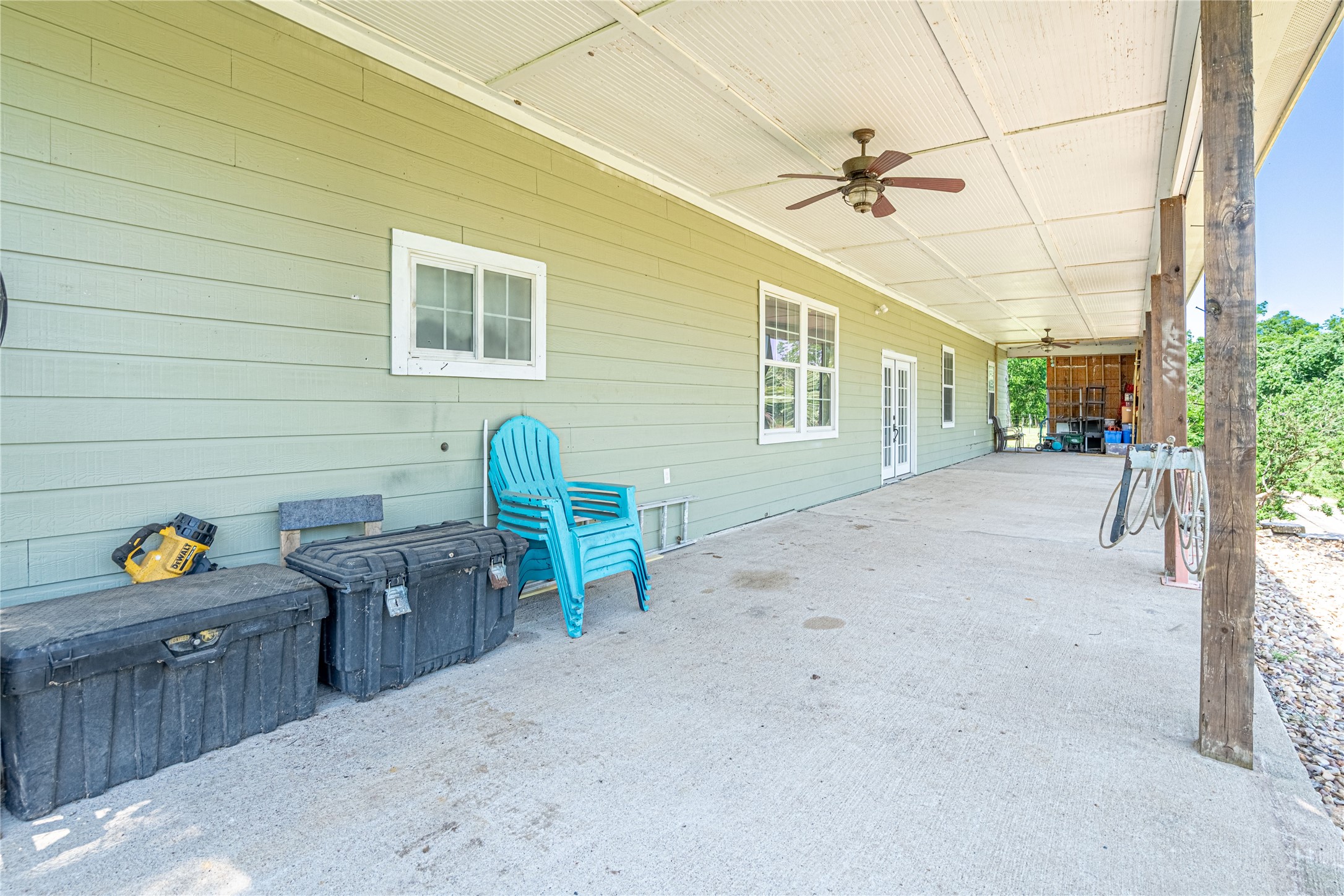 41802 Aggie Gee - Back Porch