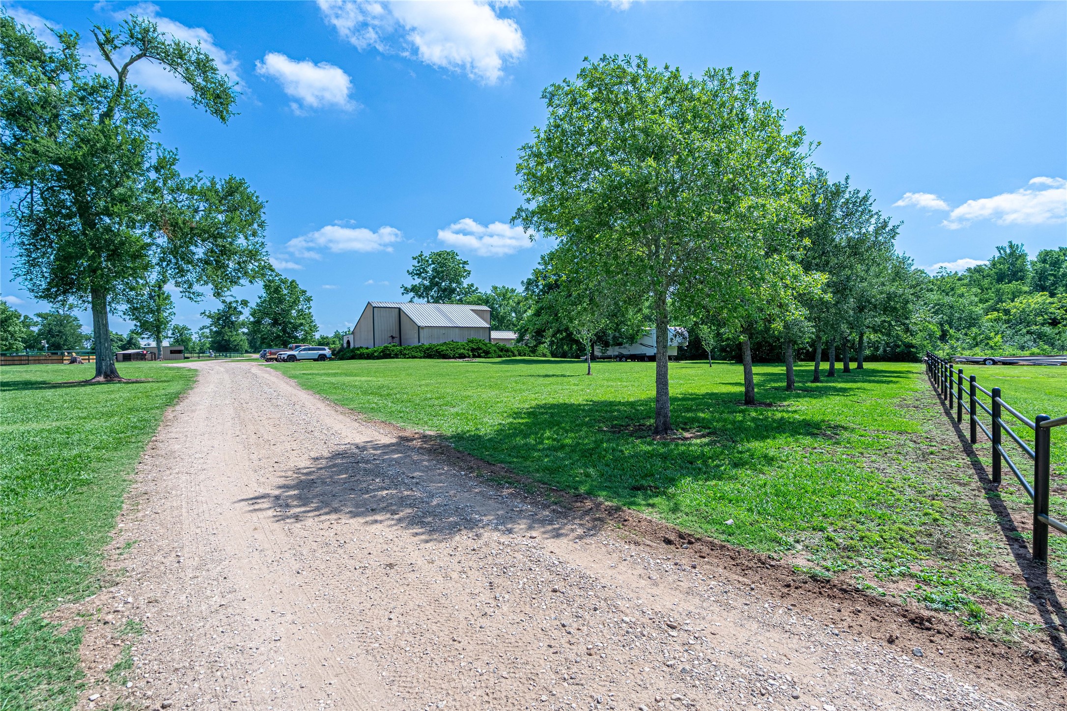 41800 Aggie Gee - Front House main road