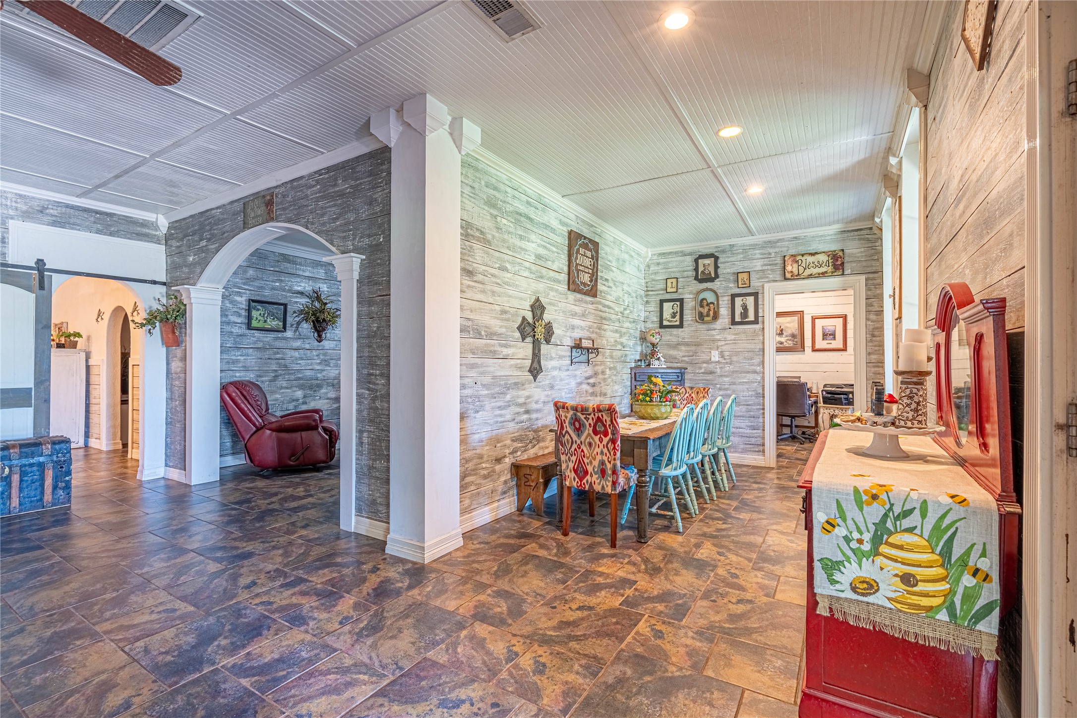 41800 Aggie Gee - Dinning Room
