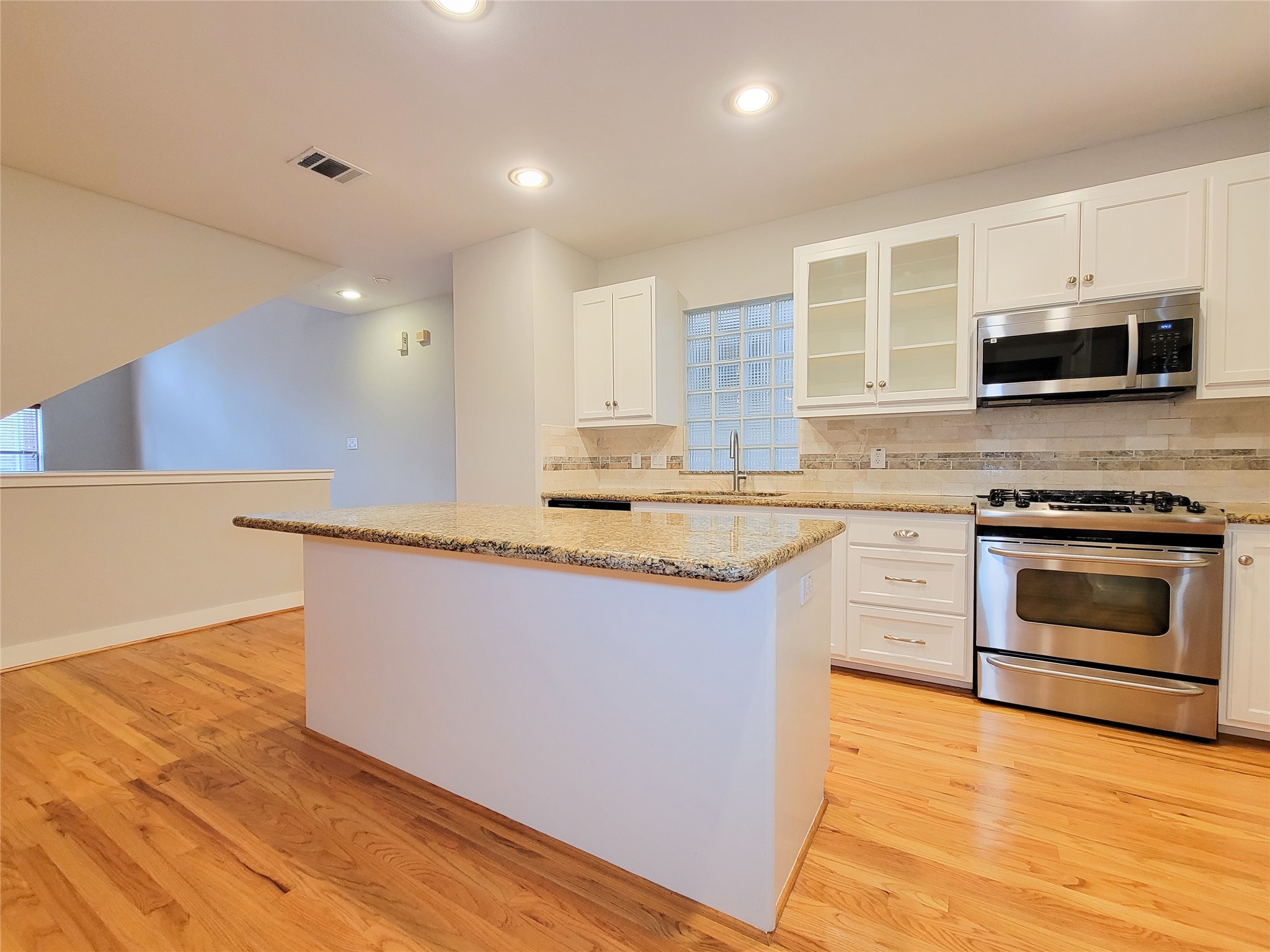 411 West 26th Street, Houston, TX 77008 411 West 26th Street, Houston, TX 77008