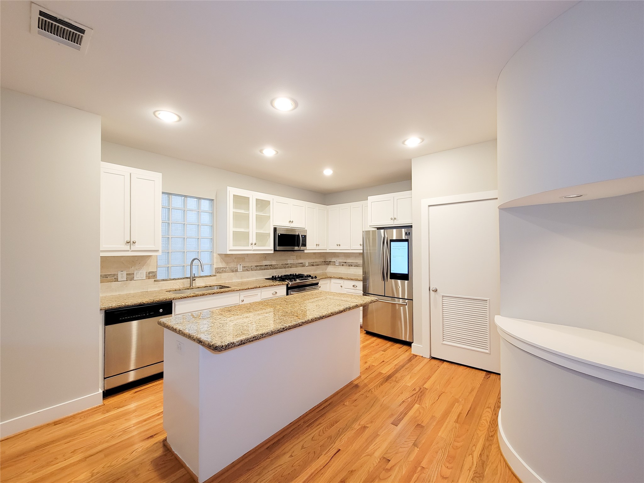 411 West 26th Street, Houston, TX 77008 411 West 26th Street, Houston, TX 77008