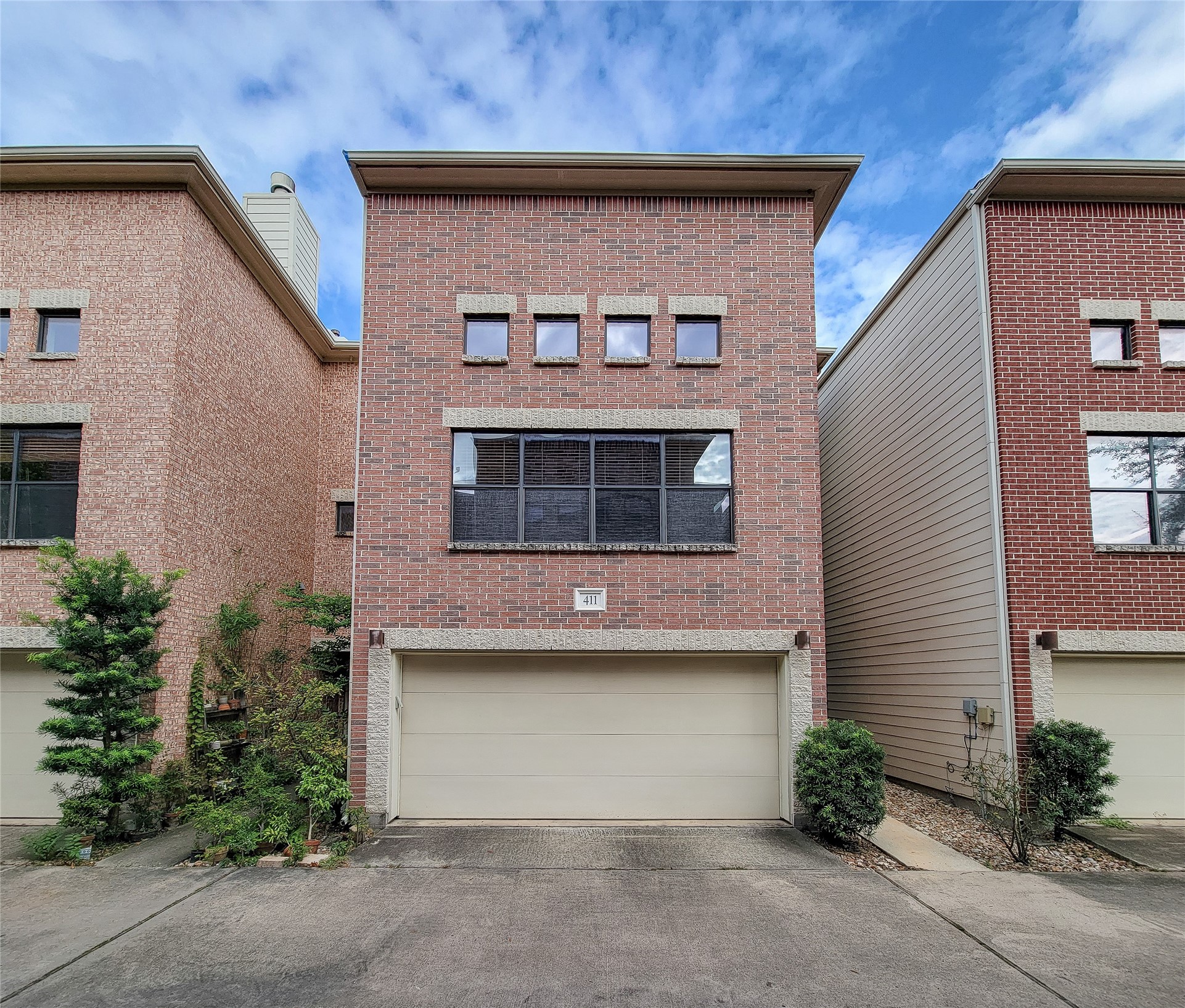 411 West 26th Street, Houston, TX 77008 411 West 26th Street, Houston, TX 77008