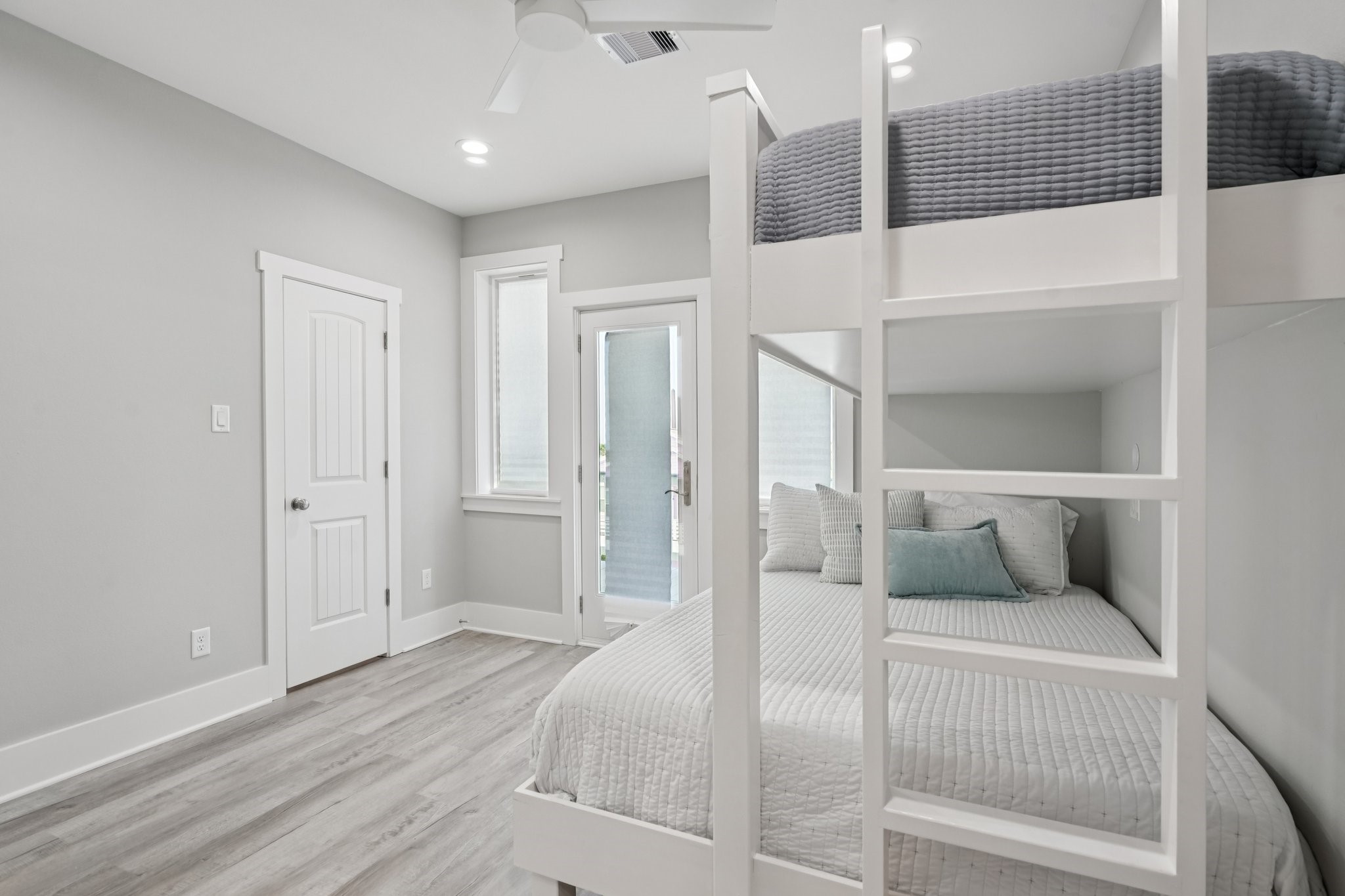 16700 Montego Way, Jamaica Beach, TX 77554