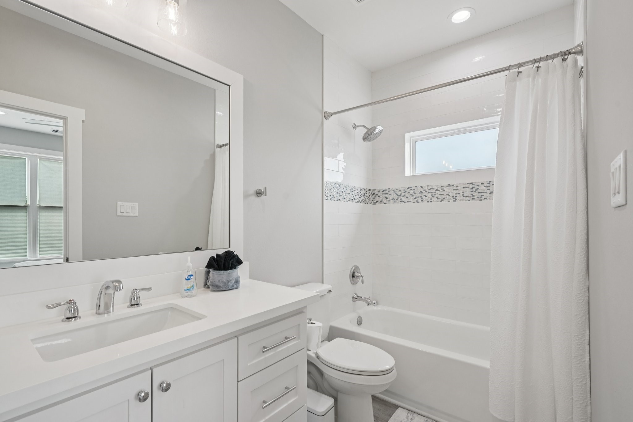 16700 Montego Way, Jamaica Beach, TX 77554