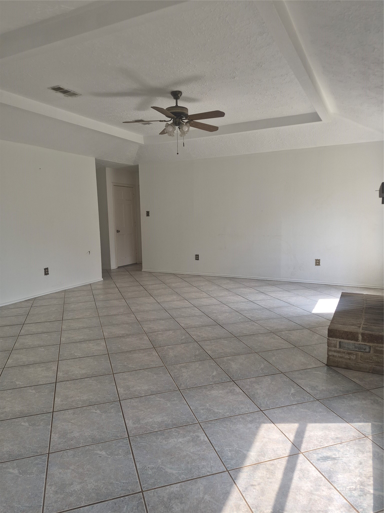 A ceiling fan, and ample natural light, perfect for comfortable gatherings.