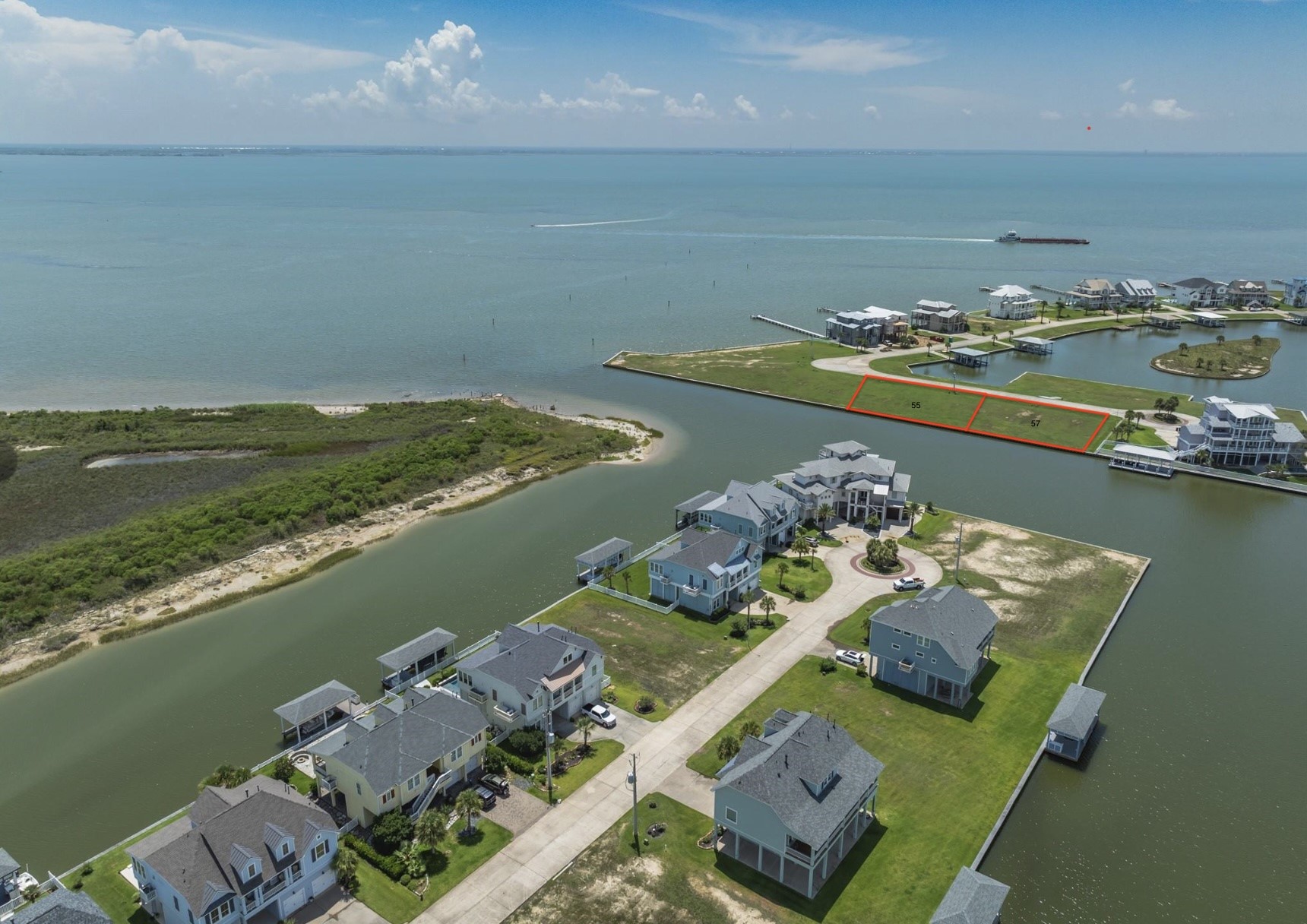 Gorgeous views of the water with unobstructed views Gorgeous views of the water with unobstructed views