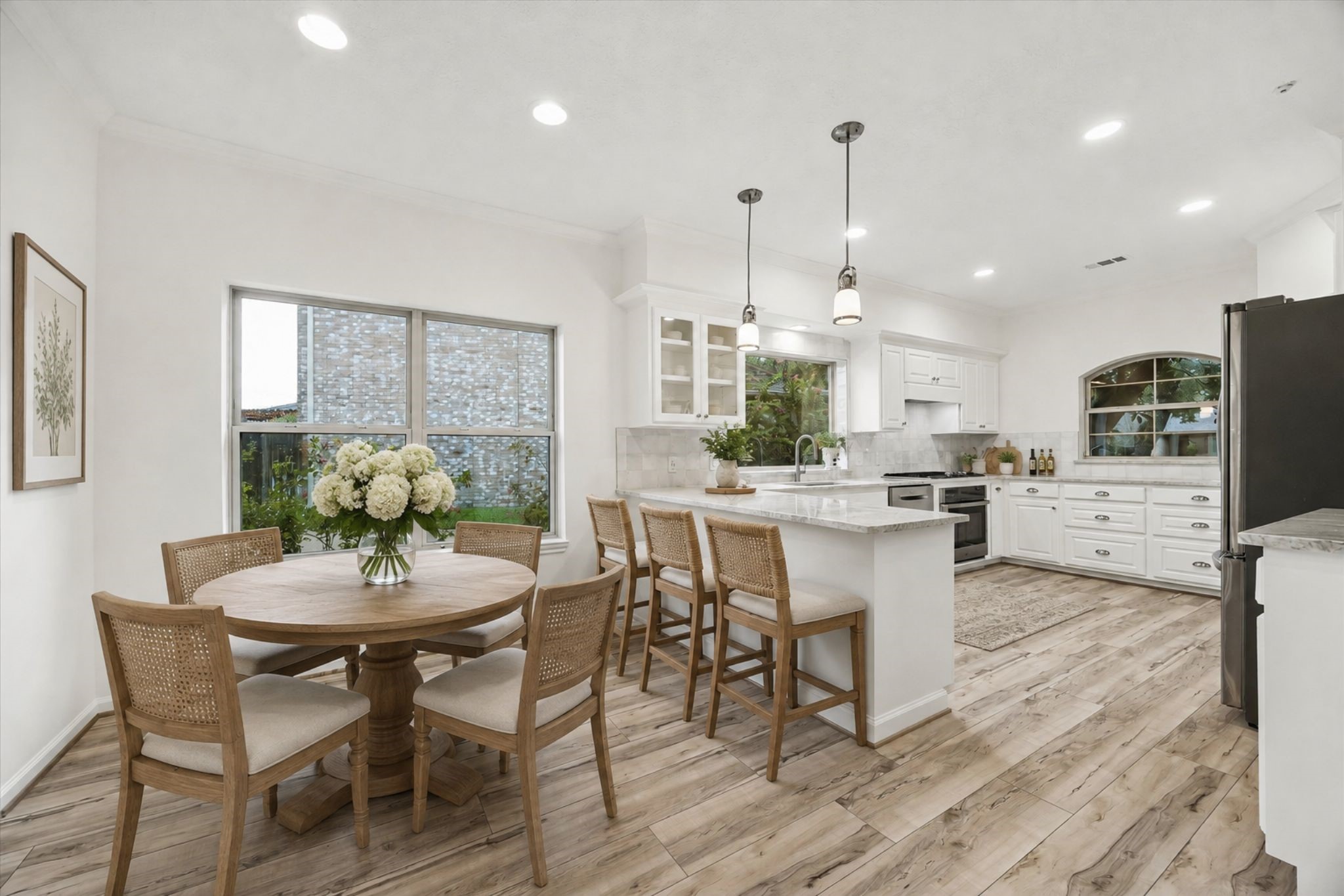 BEAUTIFUL KITCHEN DESIGNED FOR BOTH EVERYDAY COOKING AND EFFORTLESS ENTERTAINING. BEAUTIFUL KITCHEN DESIGNED FOR BOTH EVERYDAY COOKING AND EFFORTLESS ENTERTAINING.