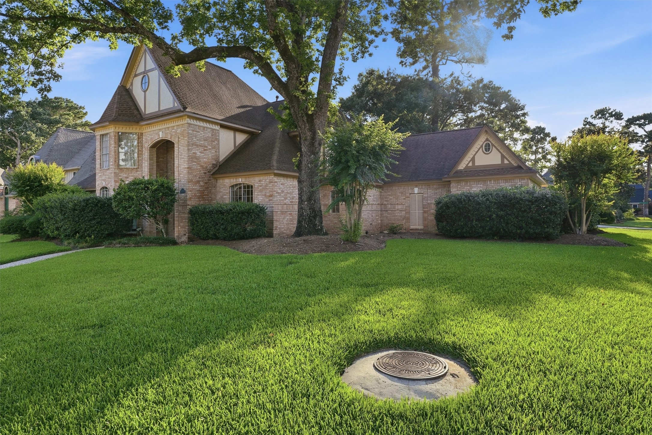 5819 Rocky Brook Drive, Houston, TX 77345 5819 Rocky Brook Drive, Houston, TX 77345