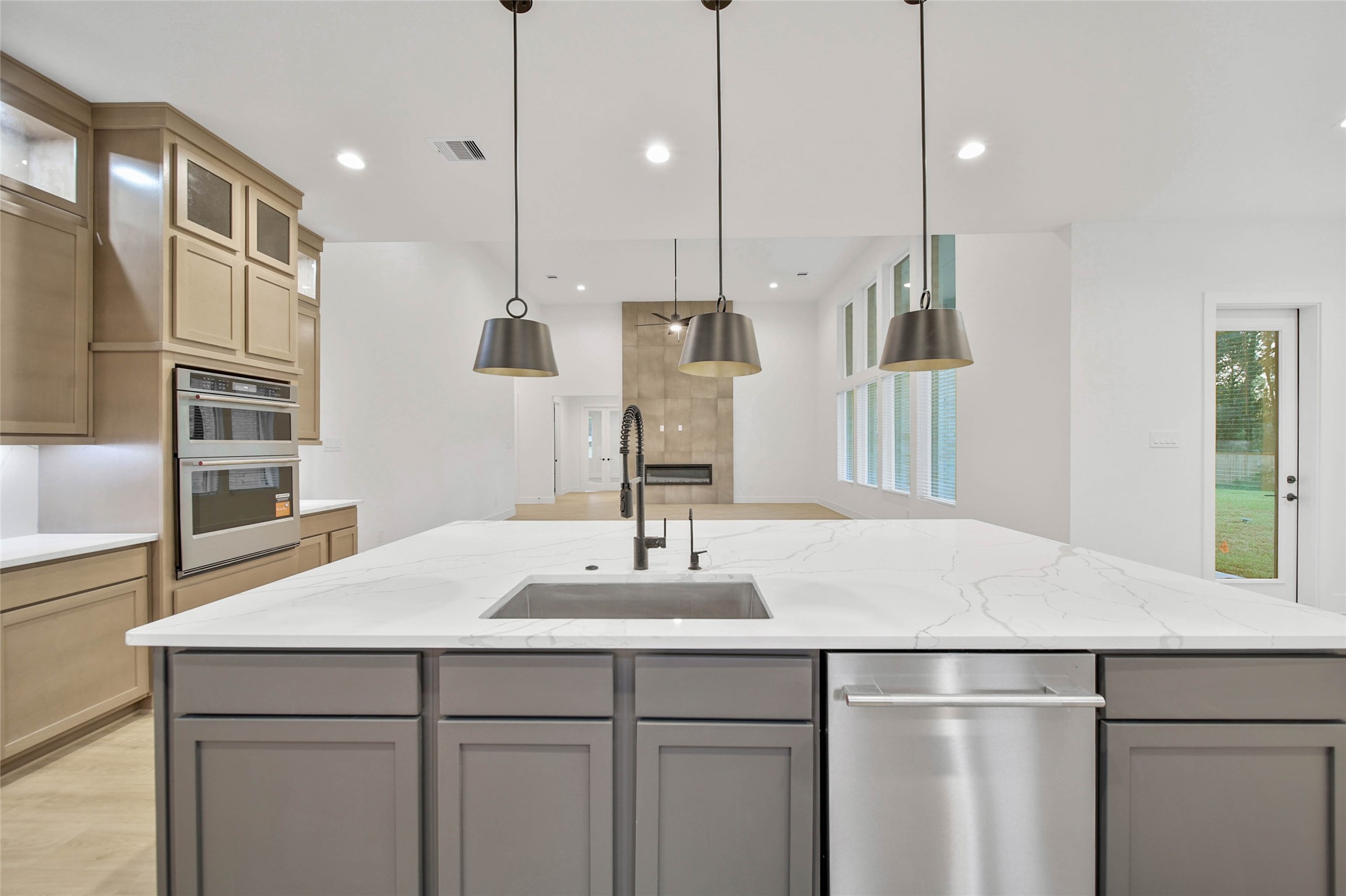 359 Louvenia Court, Pinehurst, TX 77362