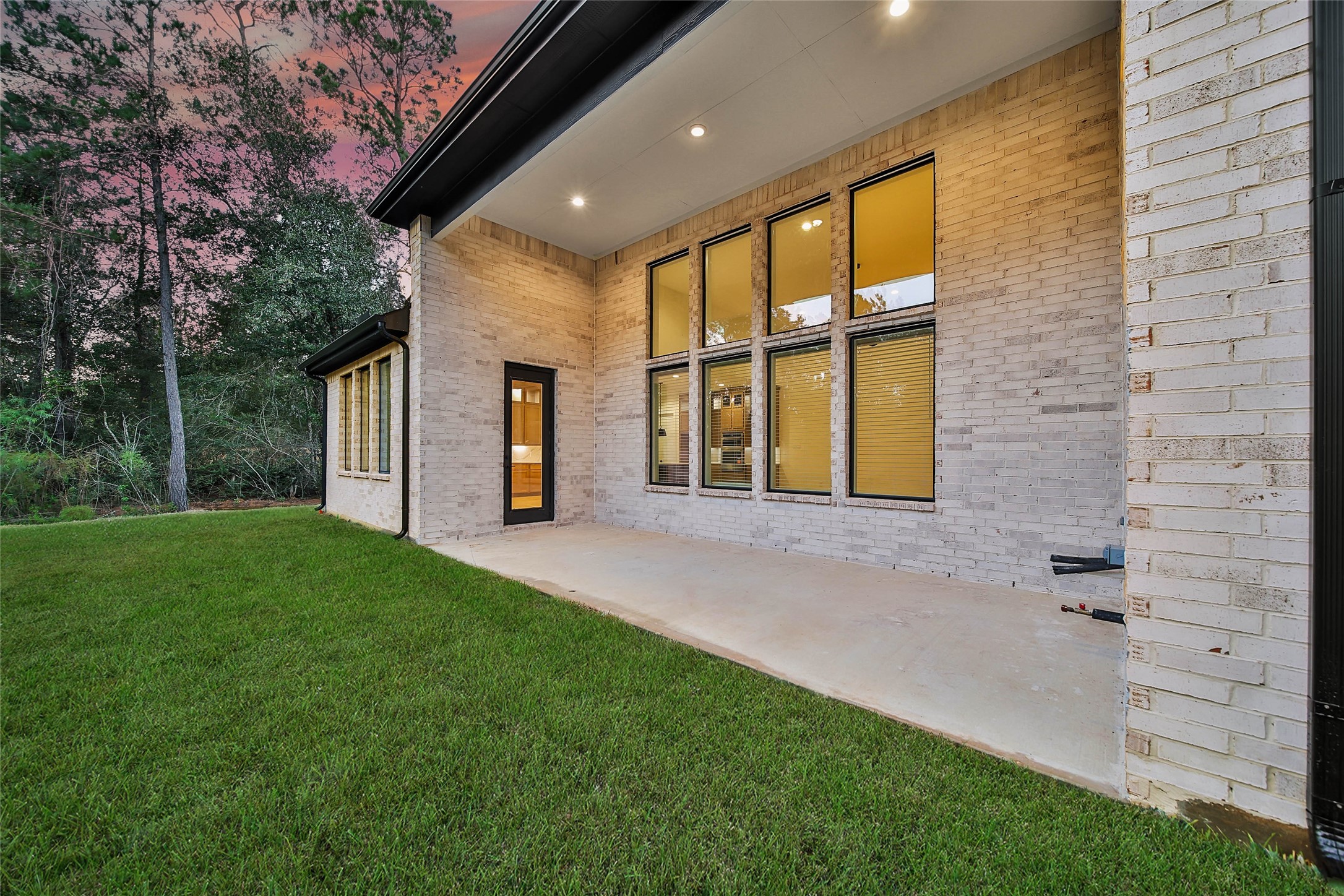 359 Louvenia Court, Pinehurst, TX 77362