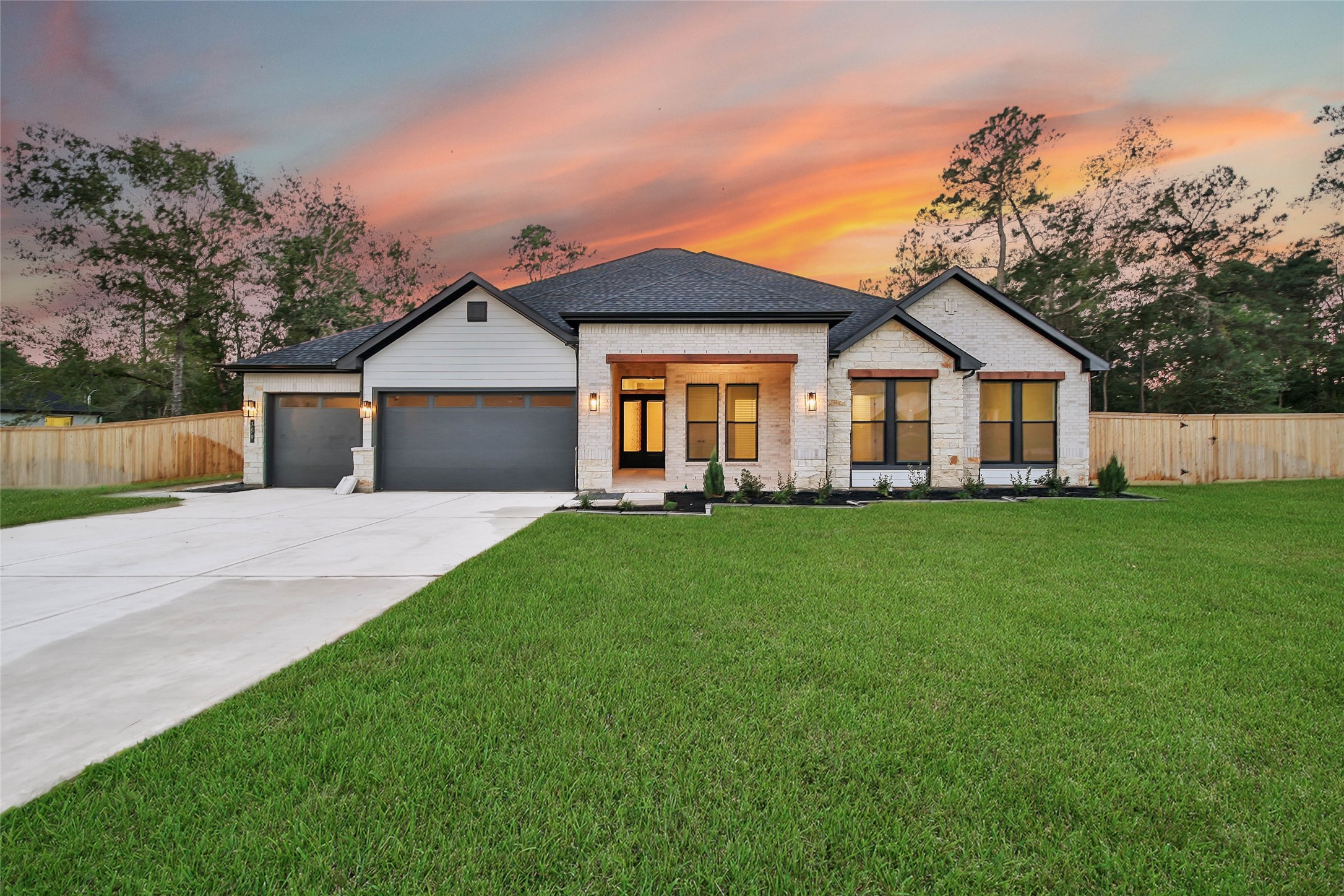 359 Louvenia Court, Pinehurst, TX 77362
