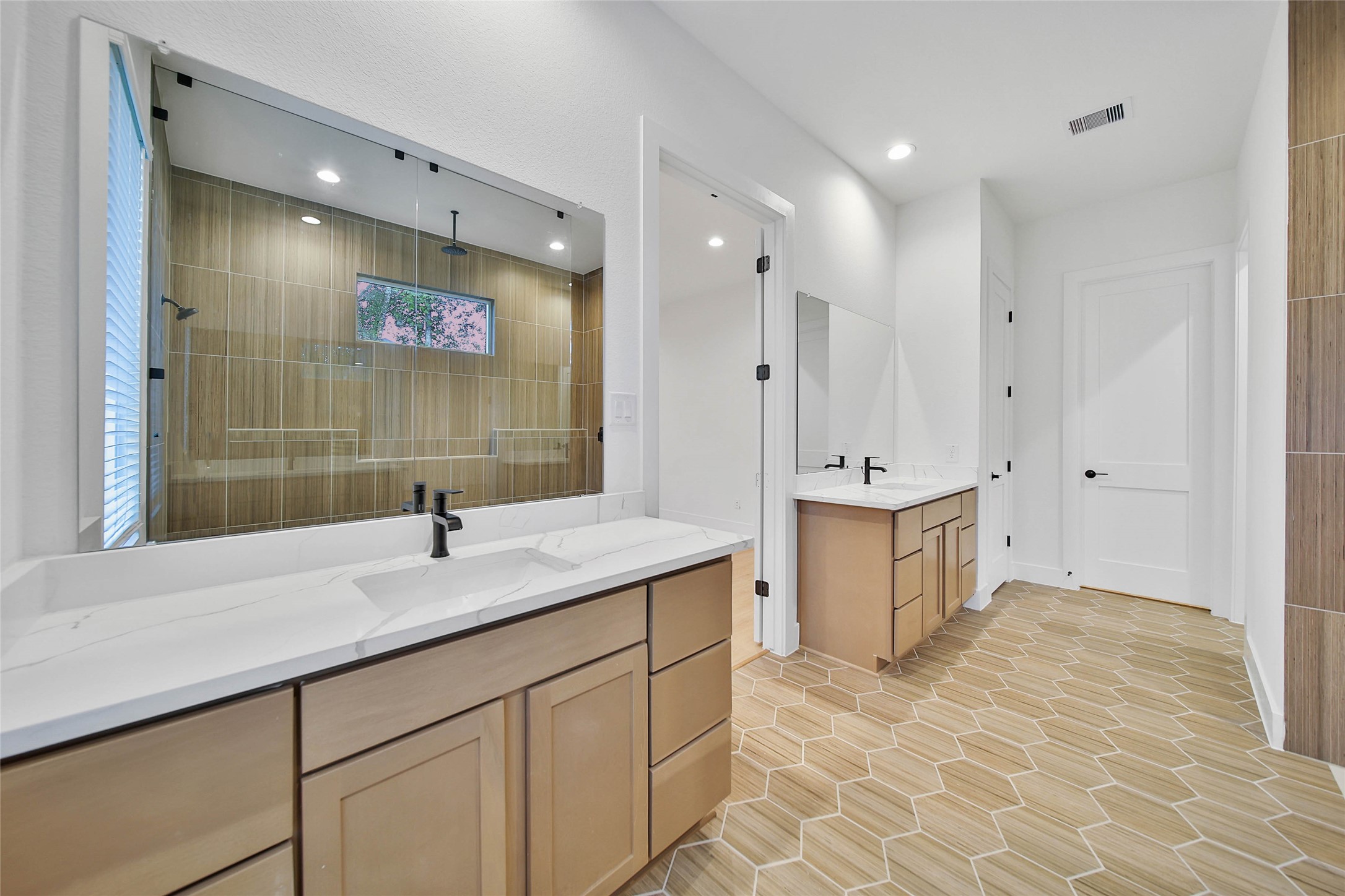 359 Louvenia Court, Pinehurst, TX 77362