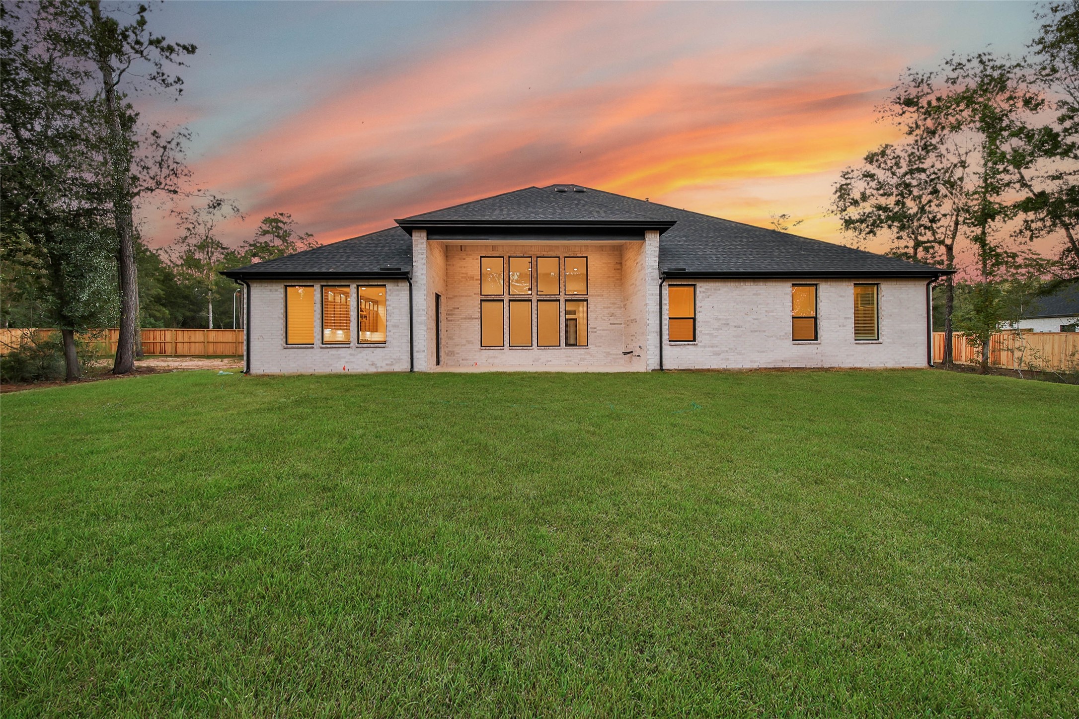 359 Louvenia Court, Pinehurst, TX 77362