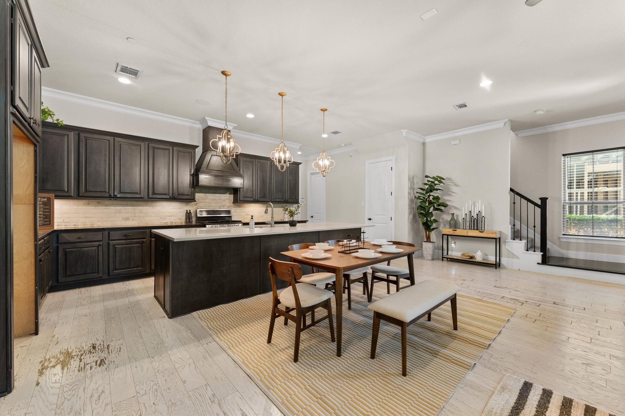 118 Stadium Drive, Sugar Land, TX 77498