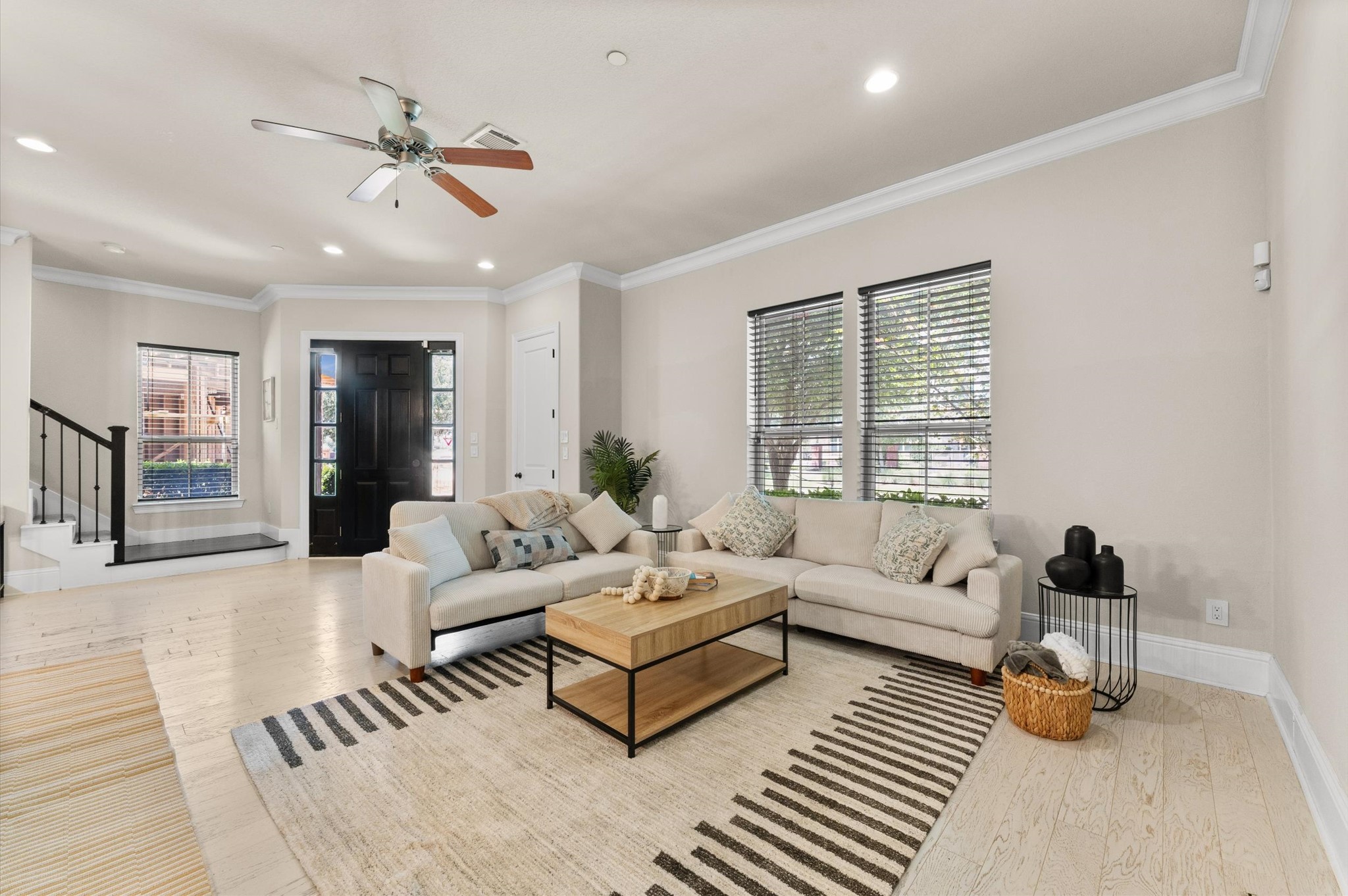 118 Stadium Drive, Sugar Land, TX 77498
