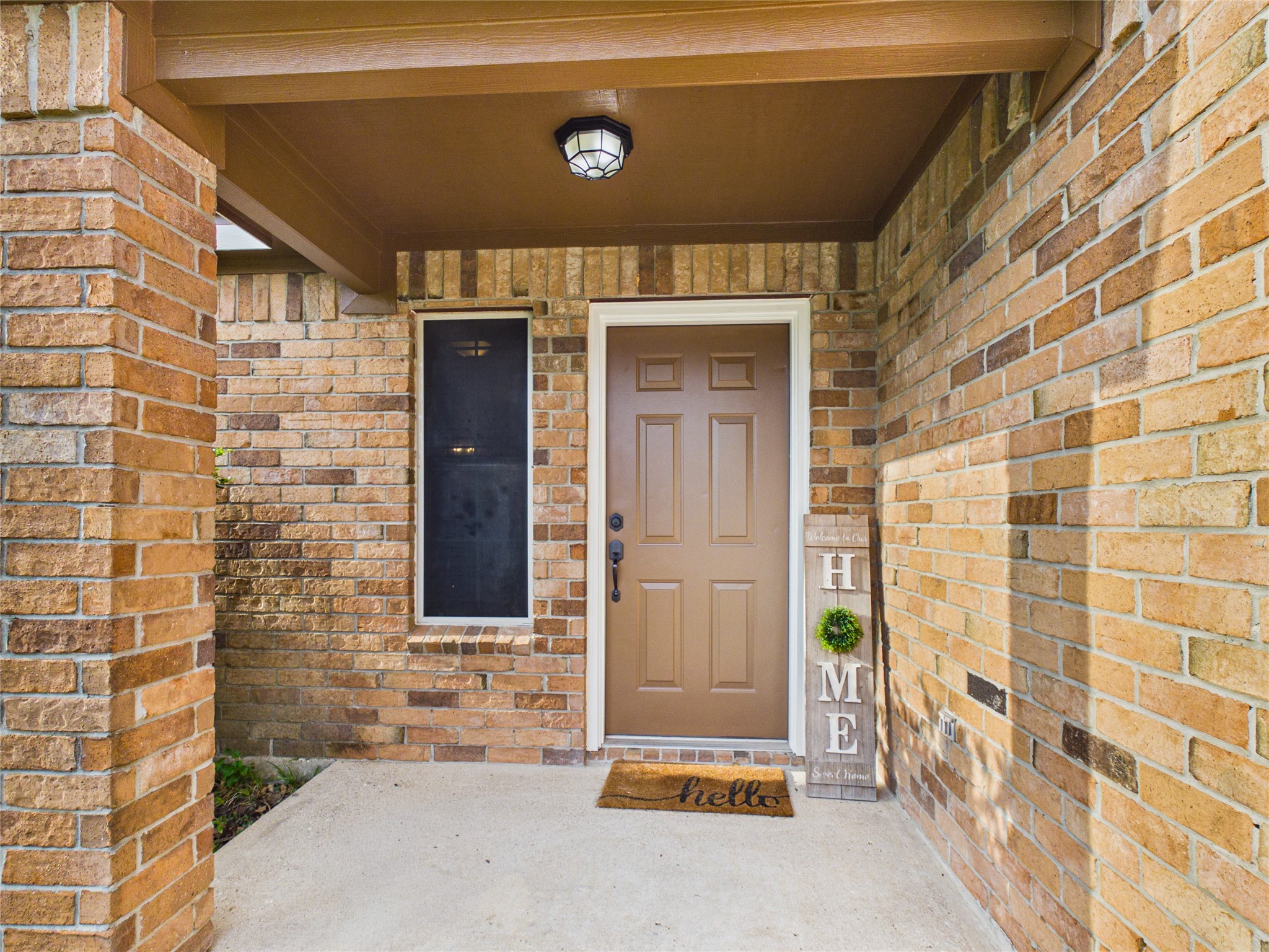 Inviting brick porch entry. Inviting brick porch entry.