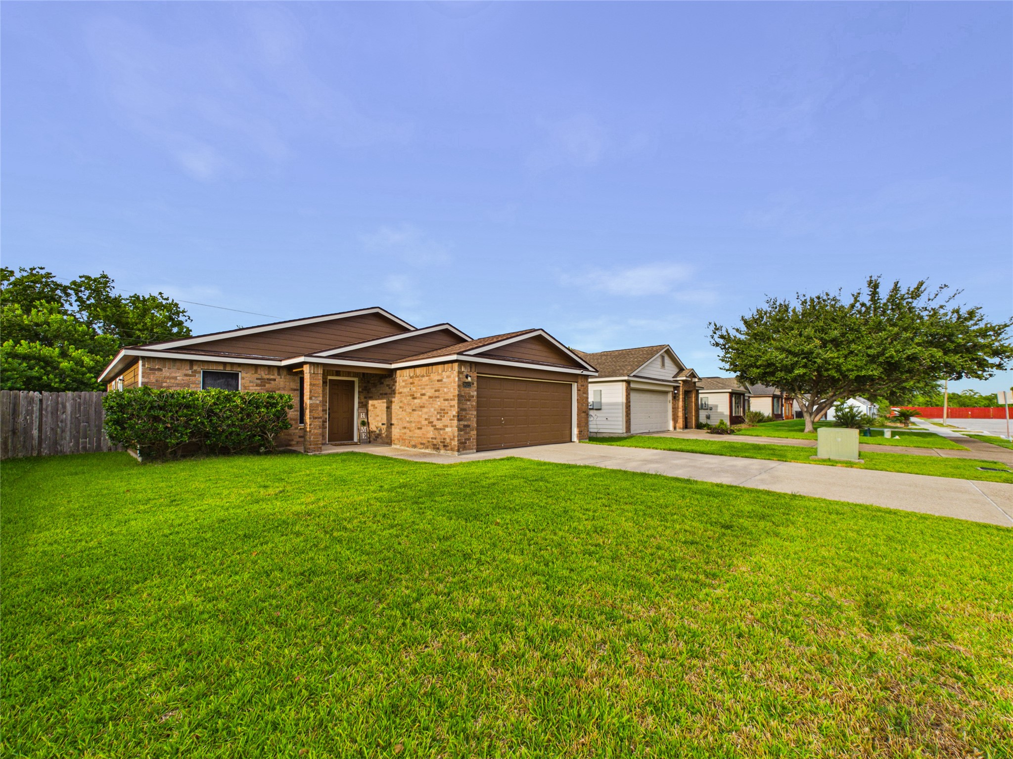 Double driveway. Freshly painted inside and out makes this home standout. Double driveway. Freshly painted inside and out makes this home standout.