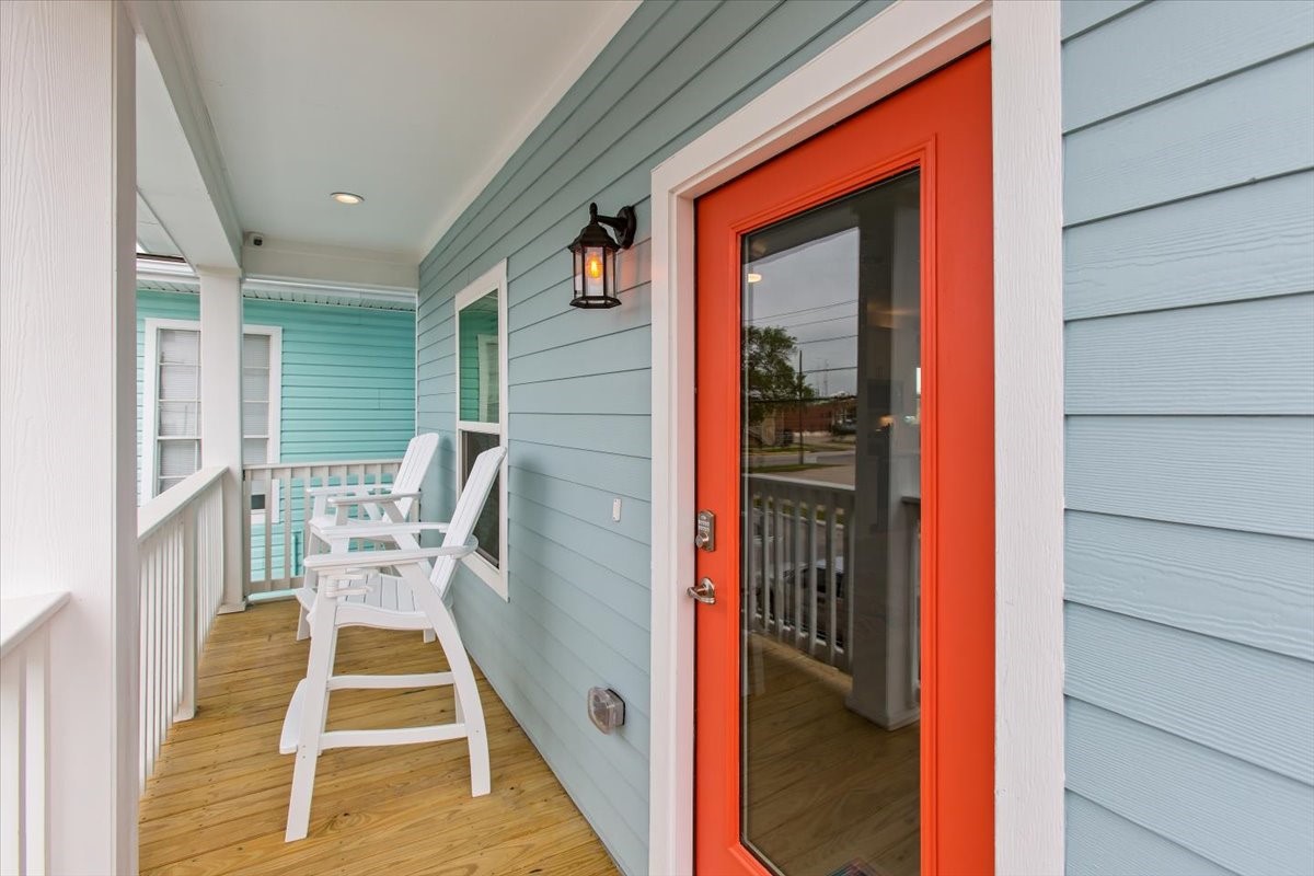 Nice outdoor furniture for enjoying this front deck.