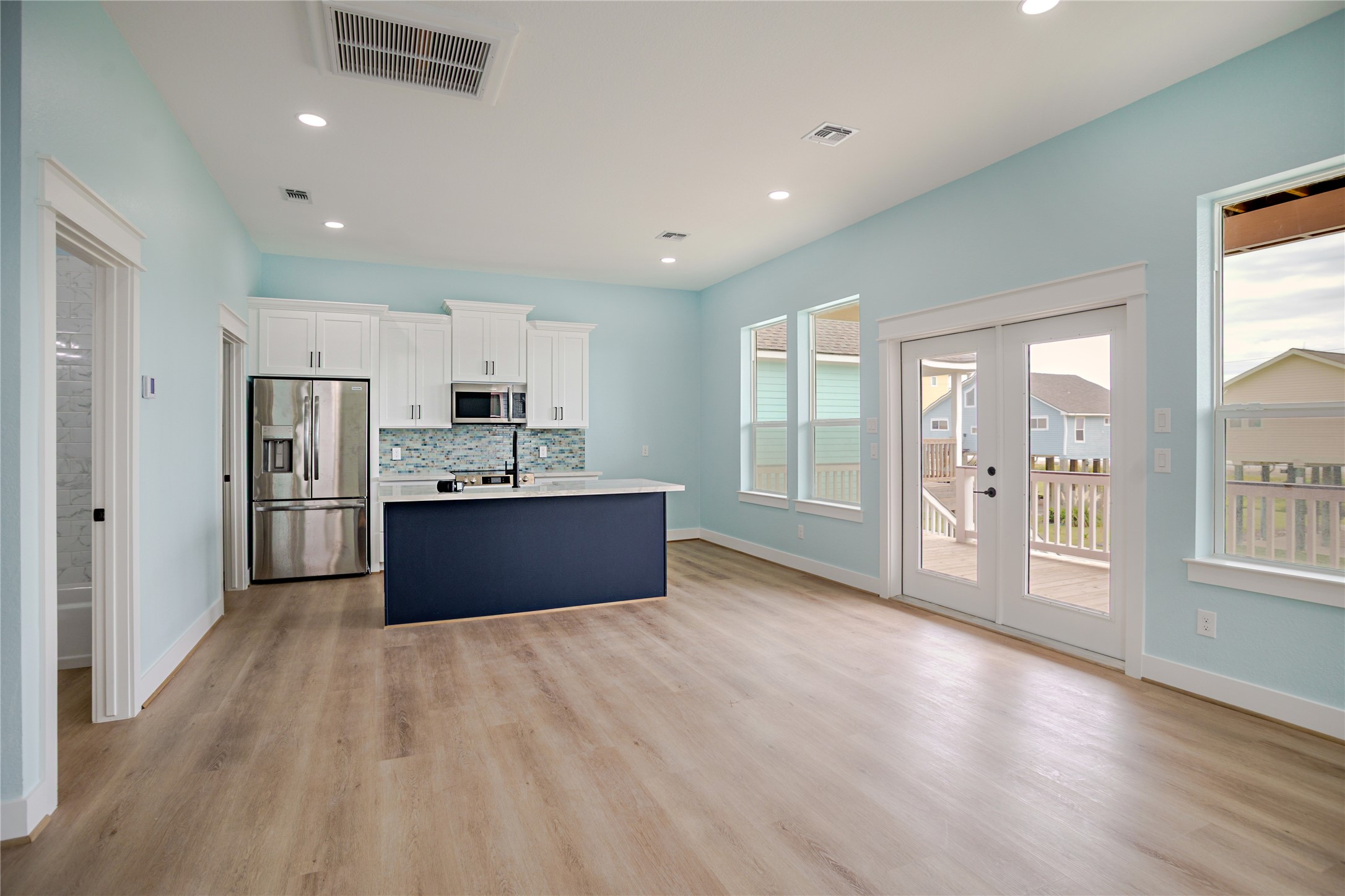 Inset lighting and white trim giving this room its coastal vibe!