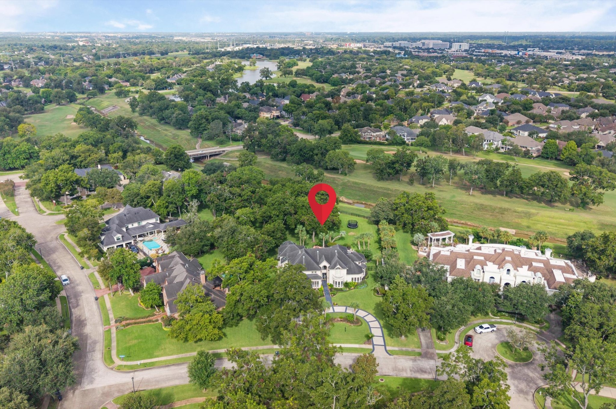 1830 Forest Gate Circle is located in The Estates in the Sugar Land community of Greatwood. The Estates is a small pocket of gorgeous estate homes located on oversized lots.