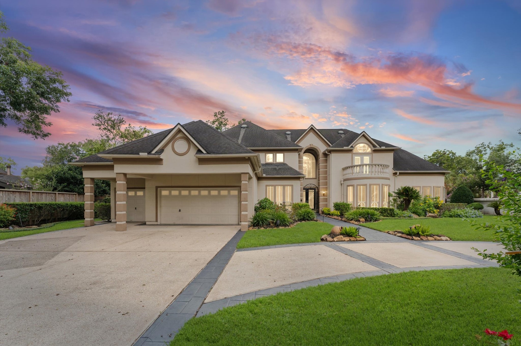 Welcome to 1830 Forest Gate Circle located in The Estates in the master-plan community of Greatwood in Sugar Land. Welcome to 1830 Forest Gate Circle located in The Estates in the master-plan community of Greatwood in Sugar Land.
