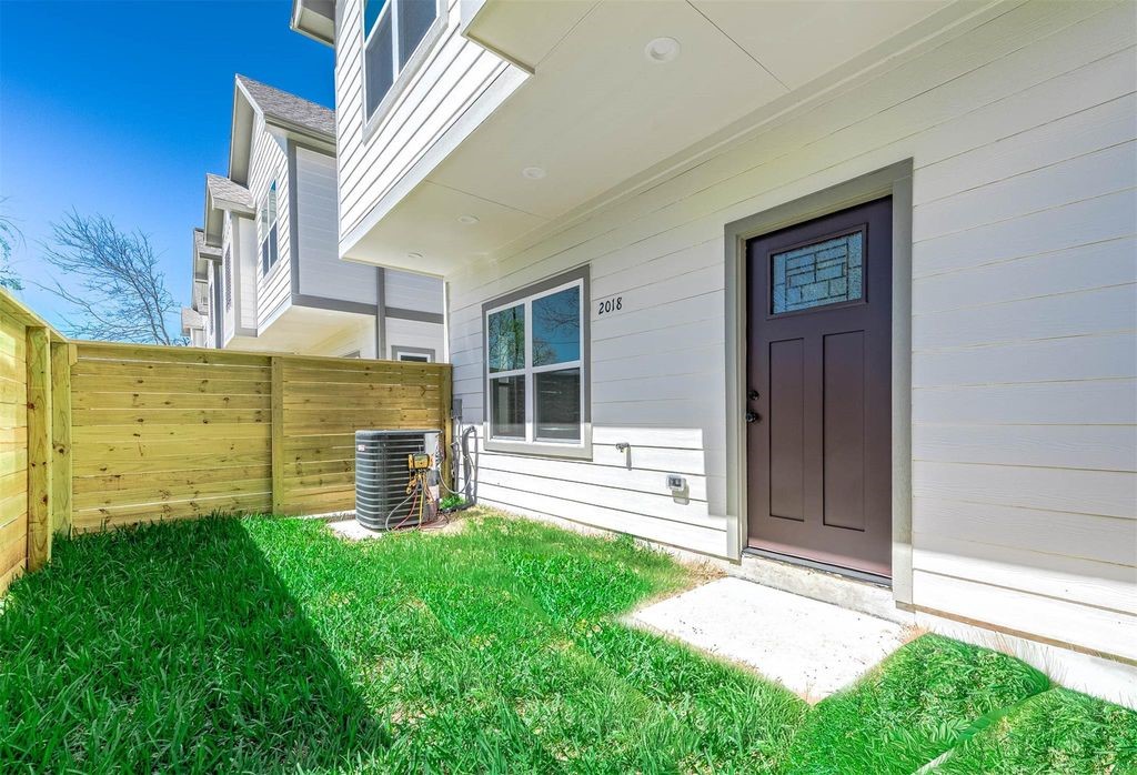 Private front yard.