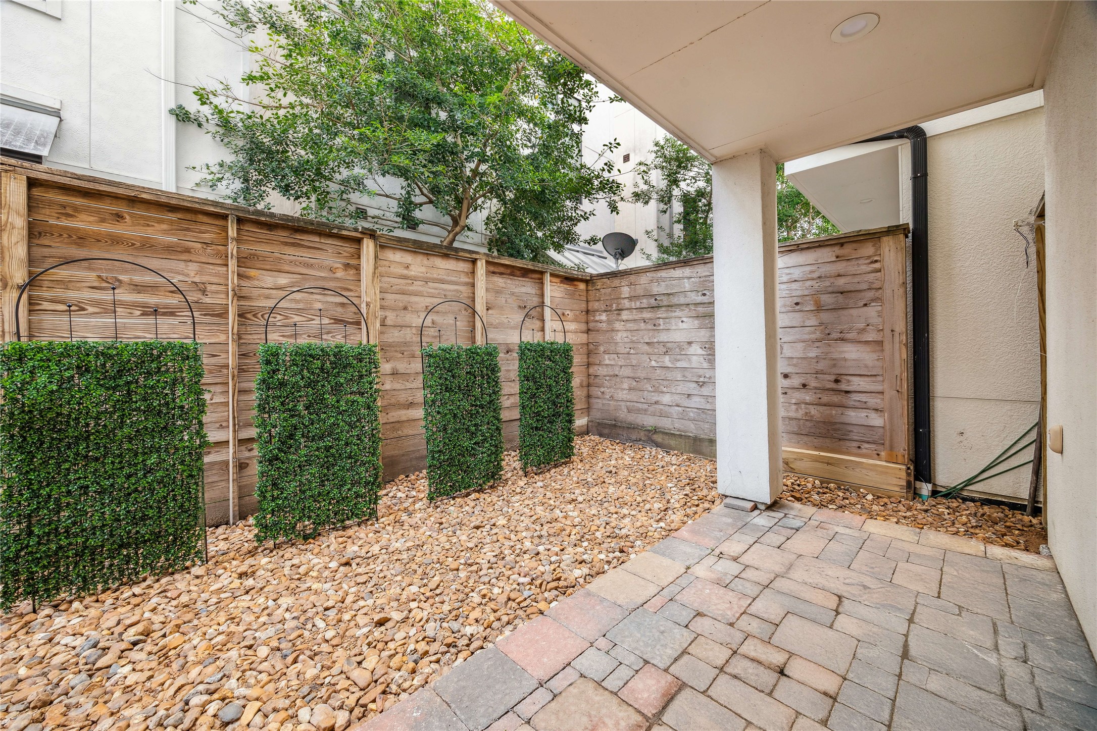 1839 Dart Street, Houston, TX 77007
