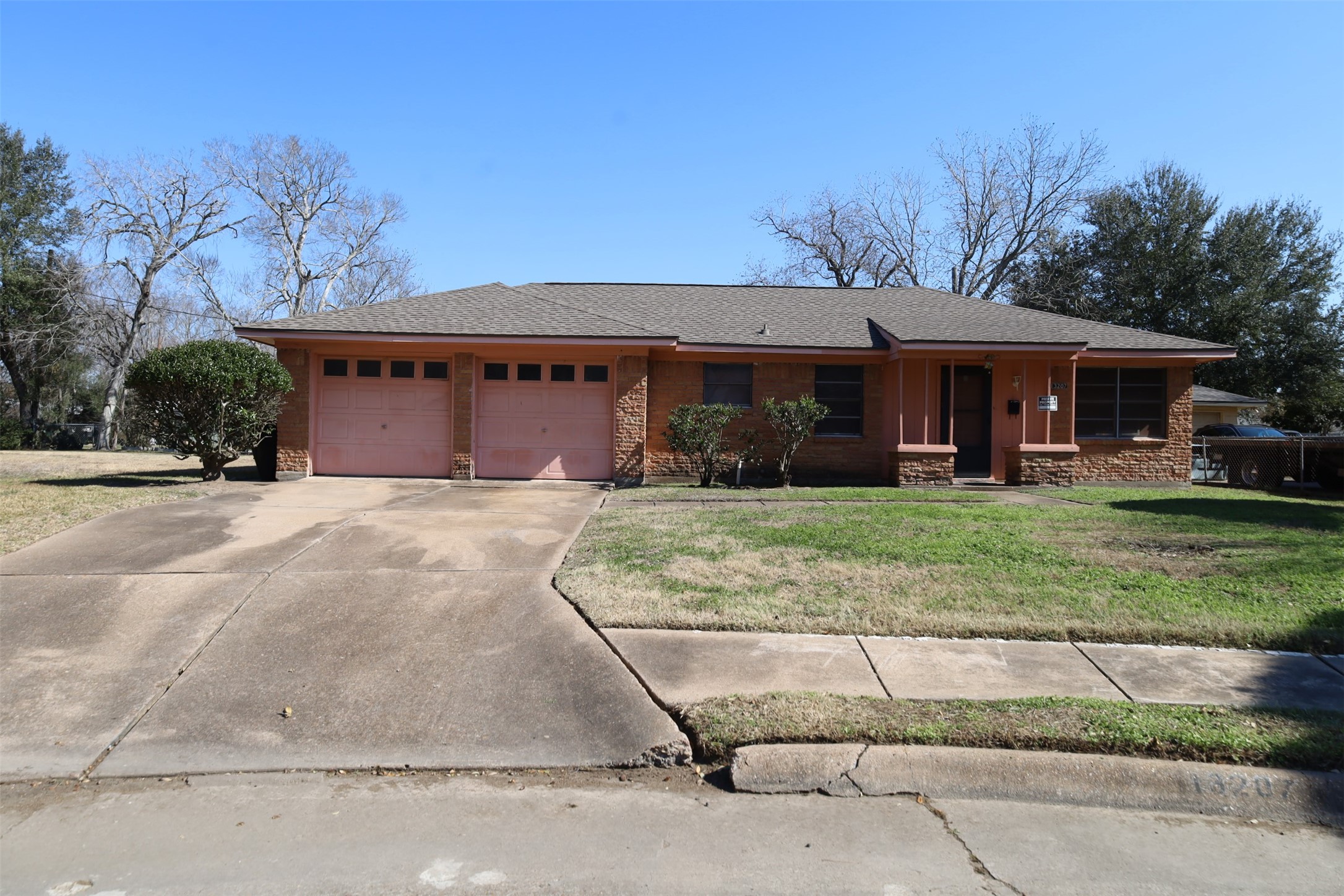 13207 Santa Teresa Road, Houston, TX 77045