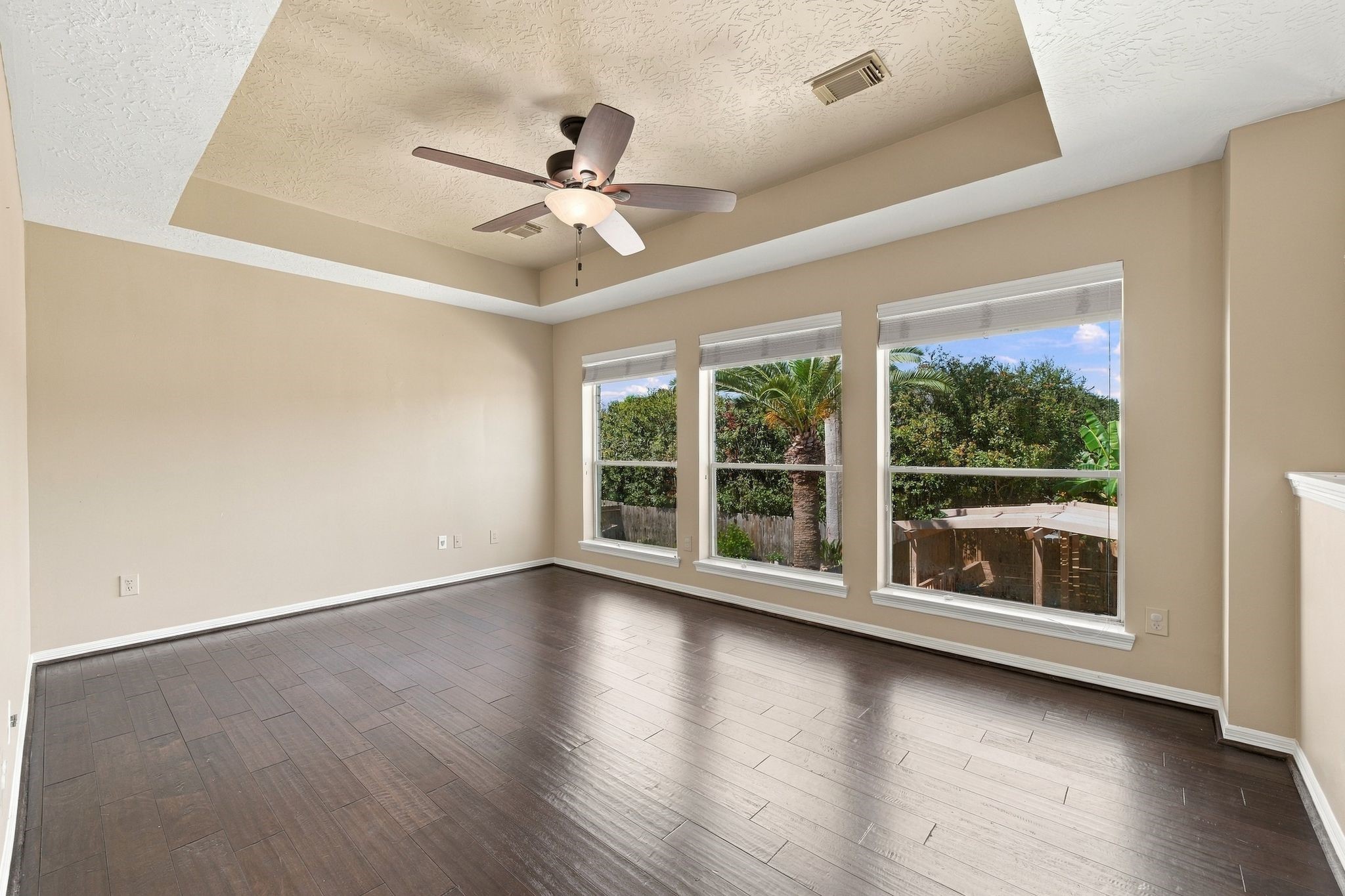 Experience the potential of this bright, unstaged room featuring stunning large windows that invite natural light and beautiful views, perfect for creating your dream space.