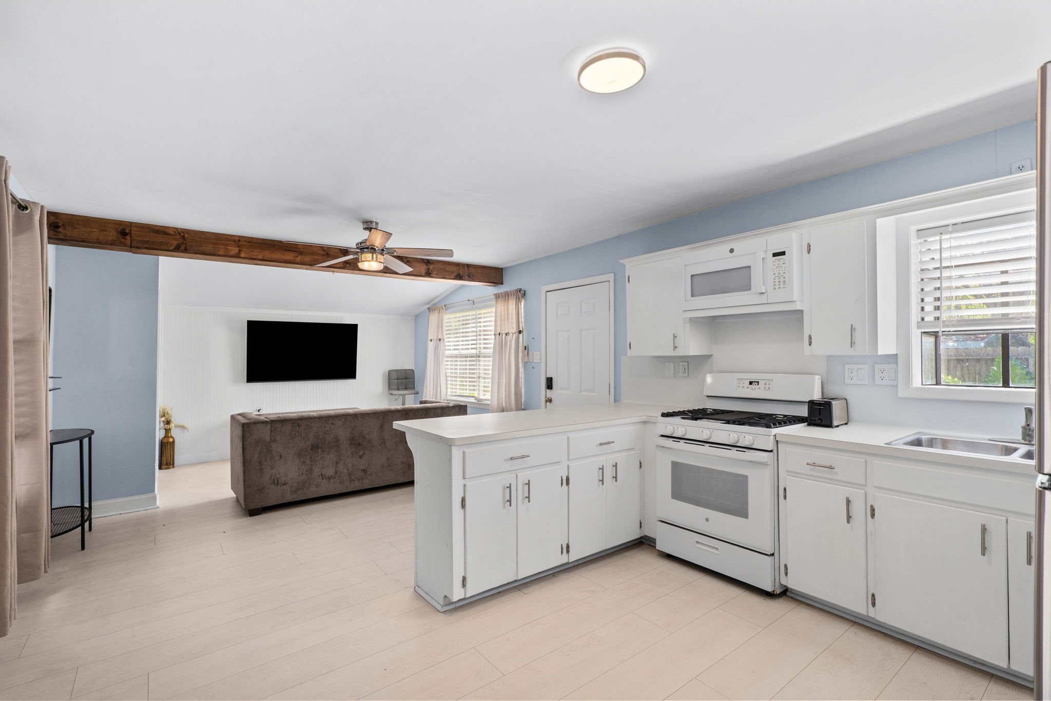 3915 W Estes Drive Drive, Bacliff, TX 77518