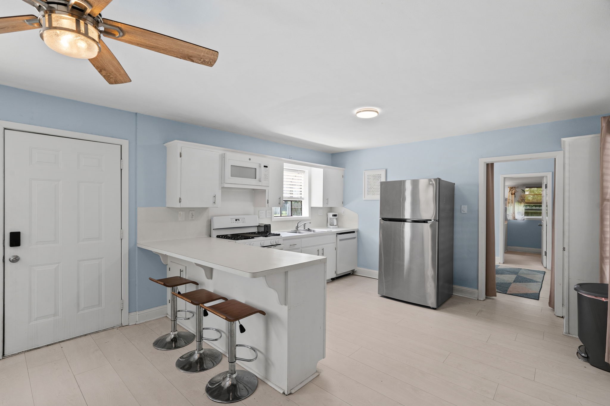 3915 W Estes Drive Drive, Bacliff, TX 77518