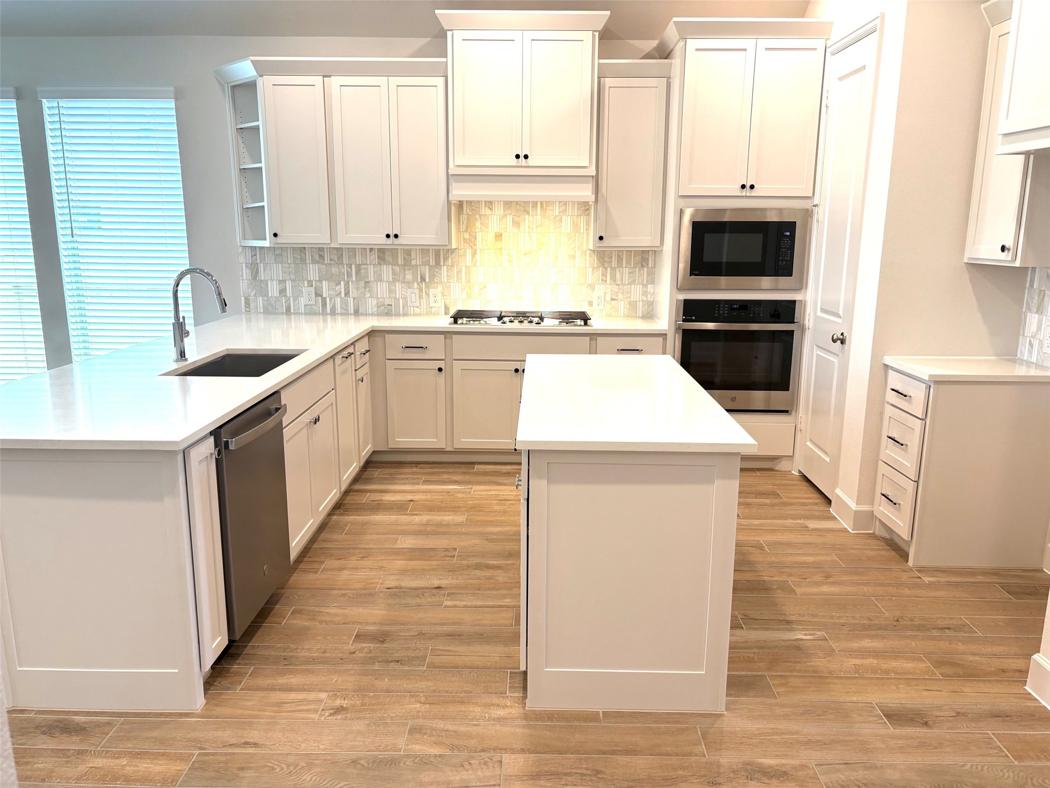 42726 Loma Vista Court, Magnolia, TX 77354