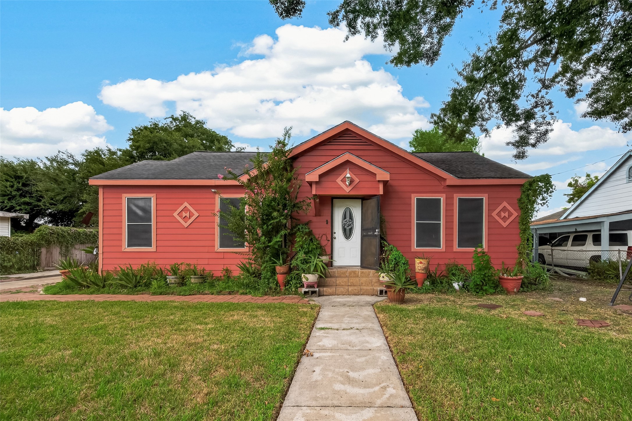 811 Canadian Street, Houston, TX 77009 811 Canadian Street, Houston, TX 77009