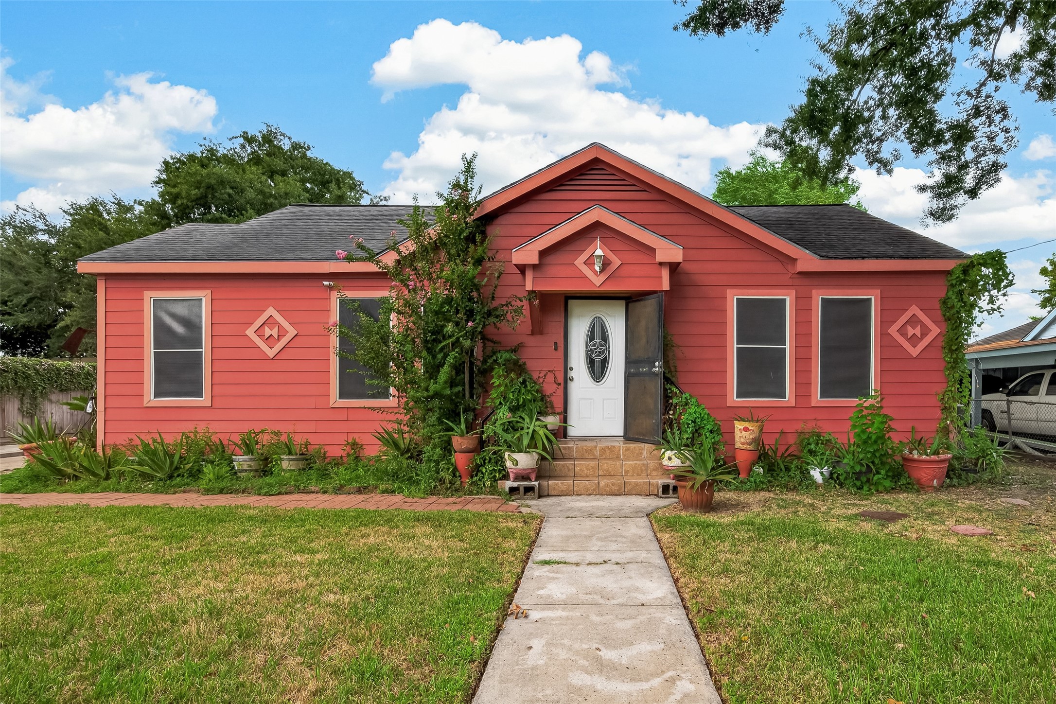 811 Canadian Street, Houston, TX 77009