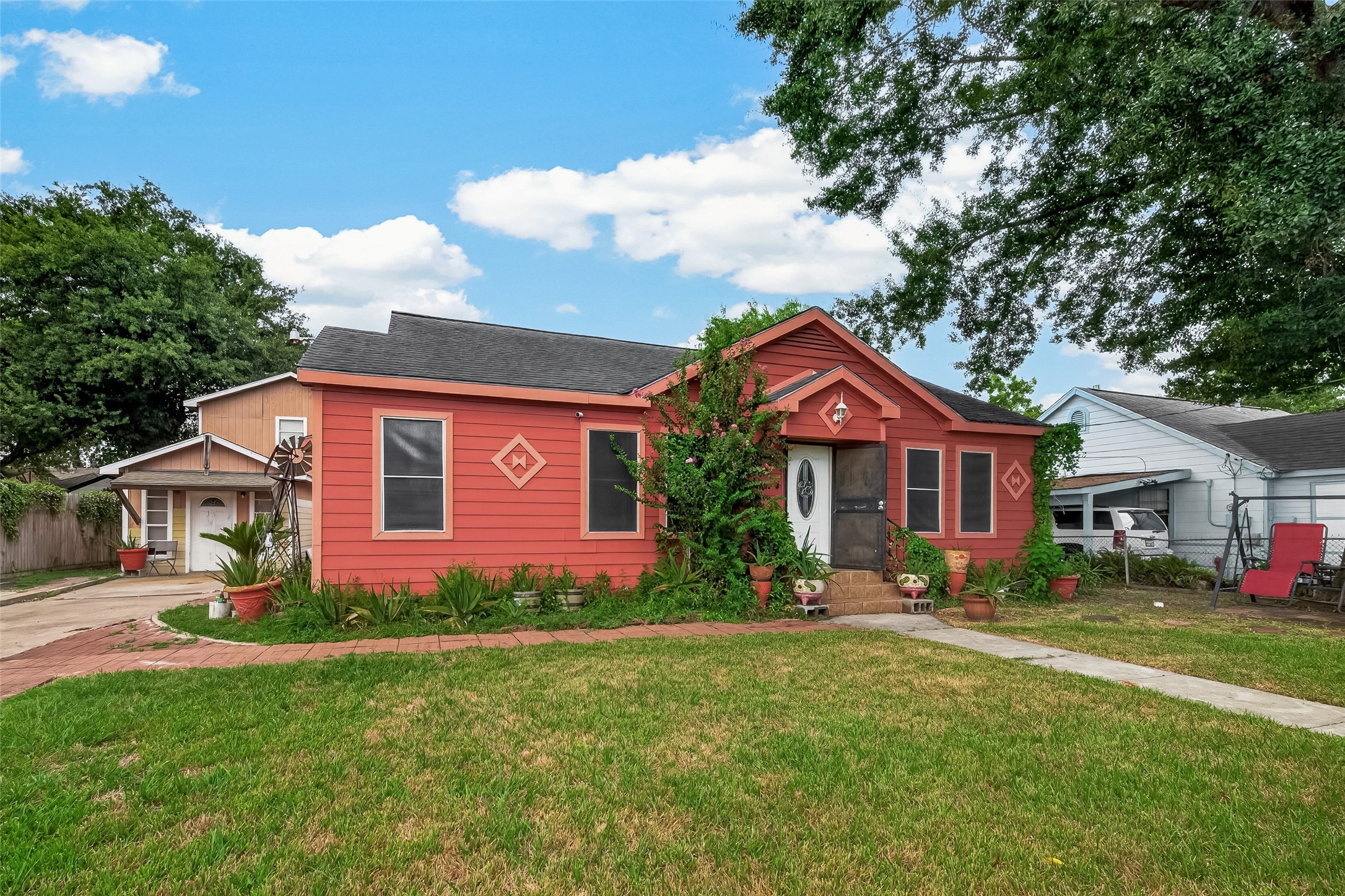 811 Canadian Street, Houston, TX 77009 811 Canadian Street, Houston, TX 77009