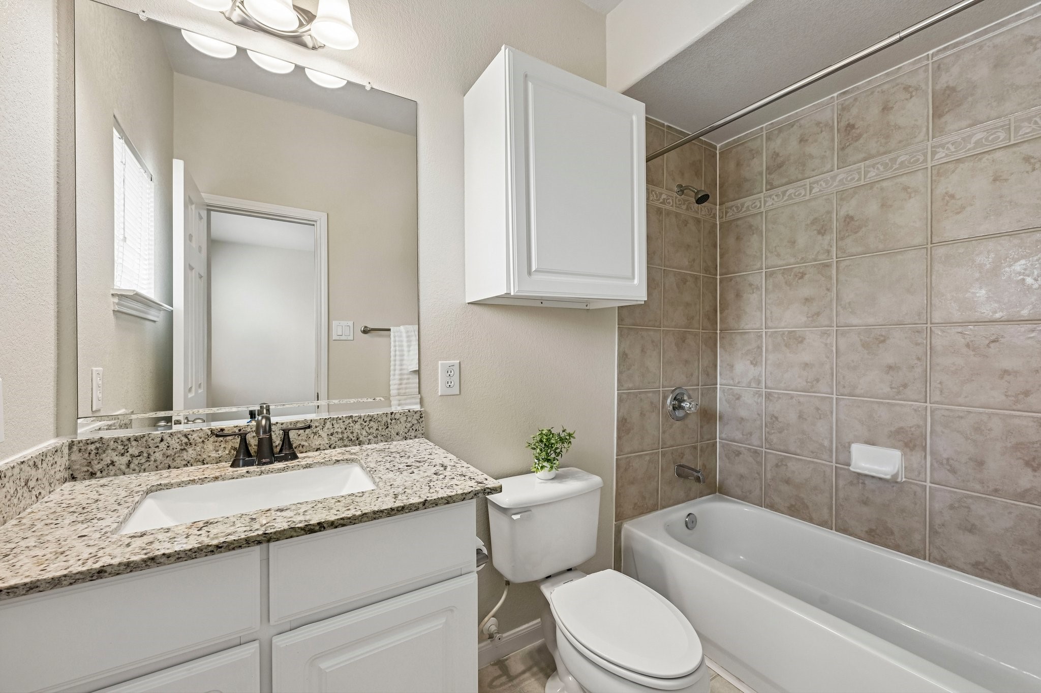 Secondary Ensuite Bathroom