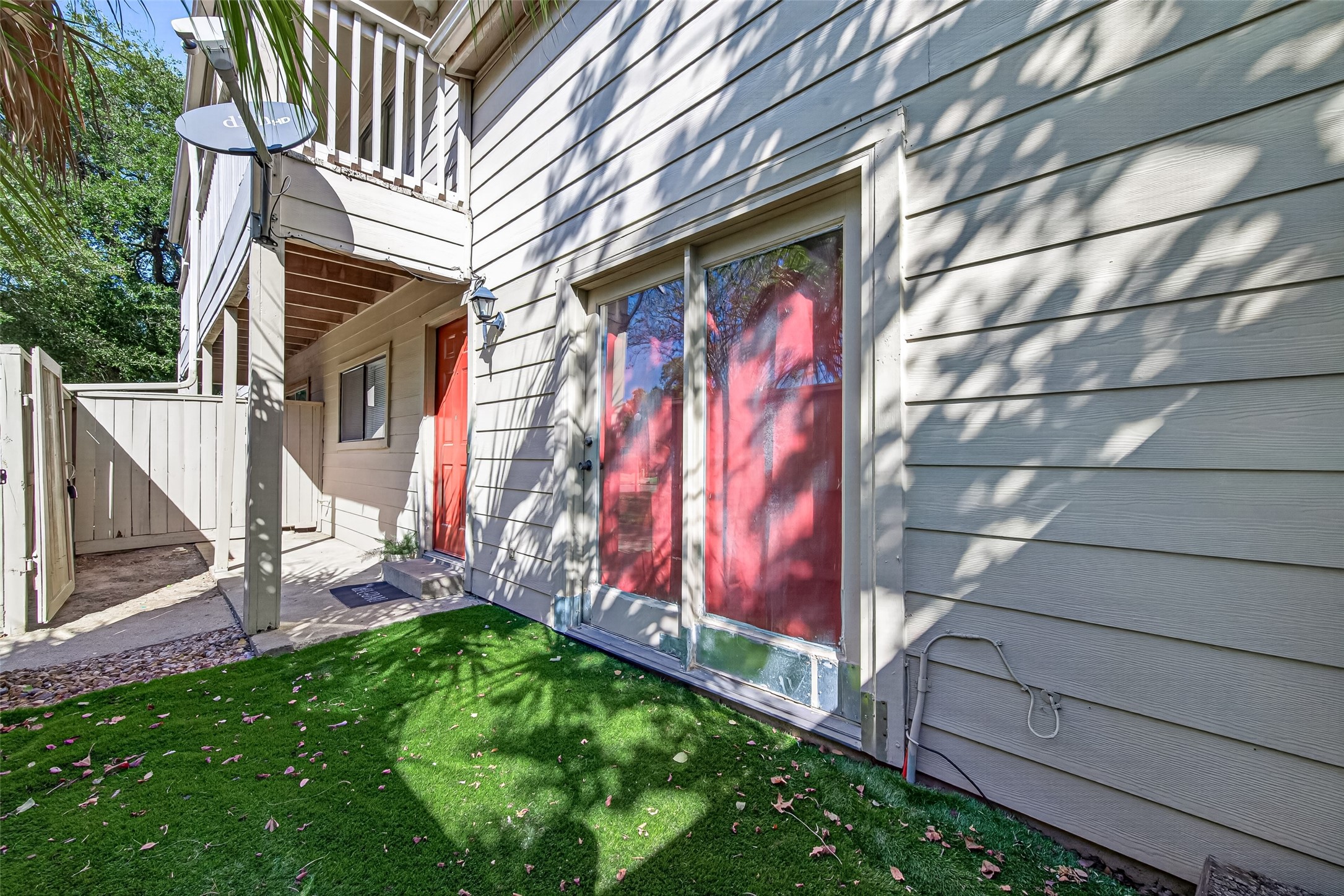 Fully fenced front porch that offers privacy.