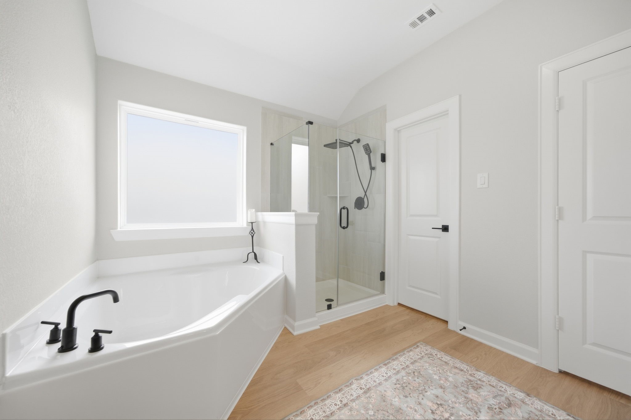 Soaking tub, separate shower, 2 walk in closets Soaking tub, separate shower, 2 walk in closets