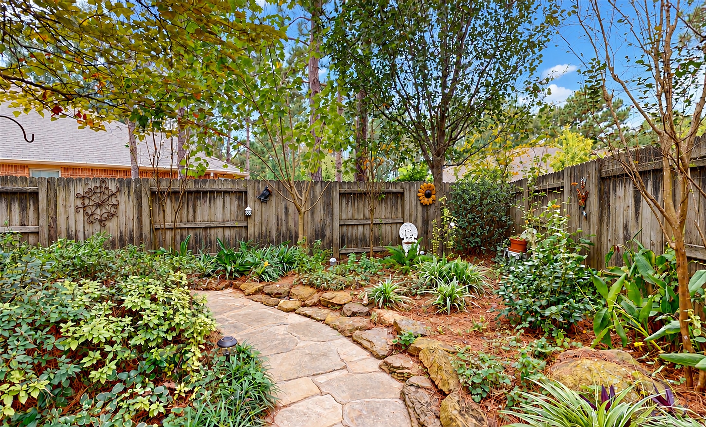 Low maintenance back yard No back neighbors