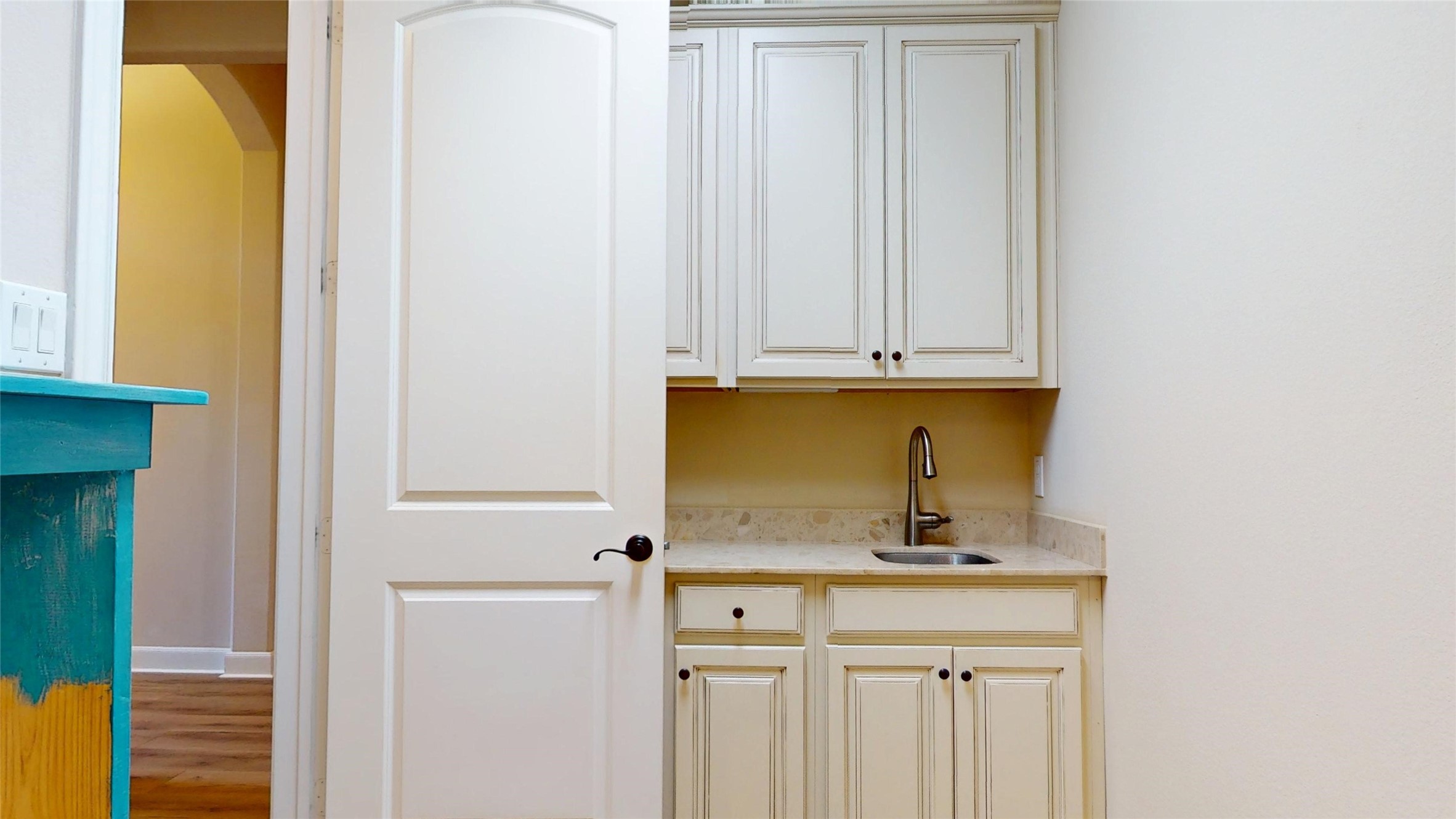 Laundry room adjoining to primary closet
