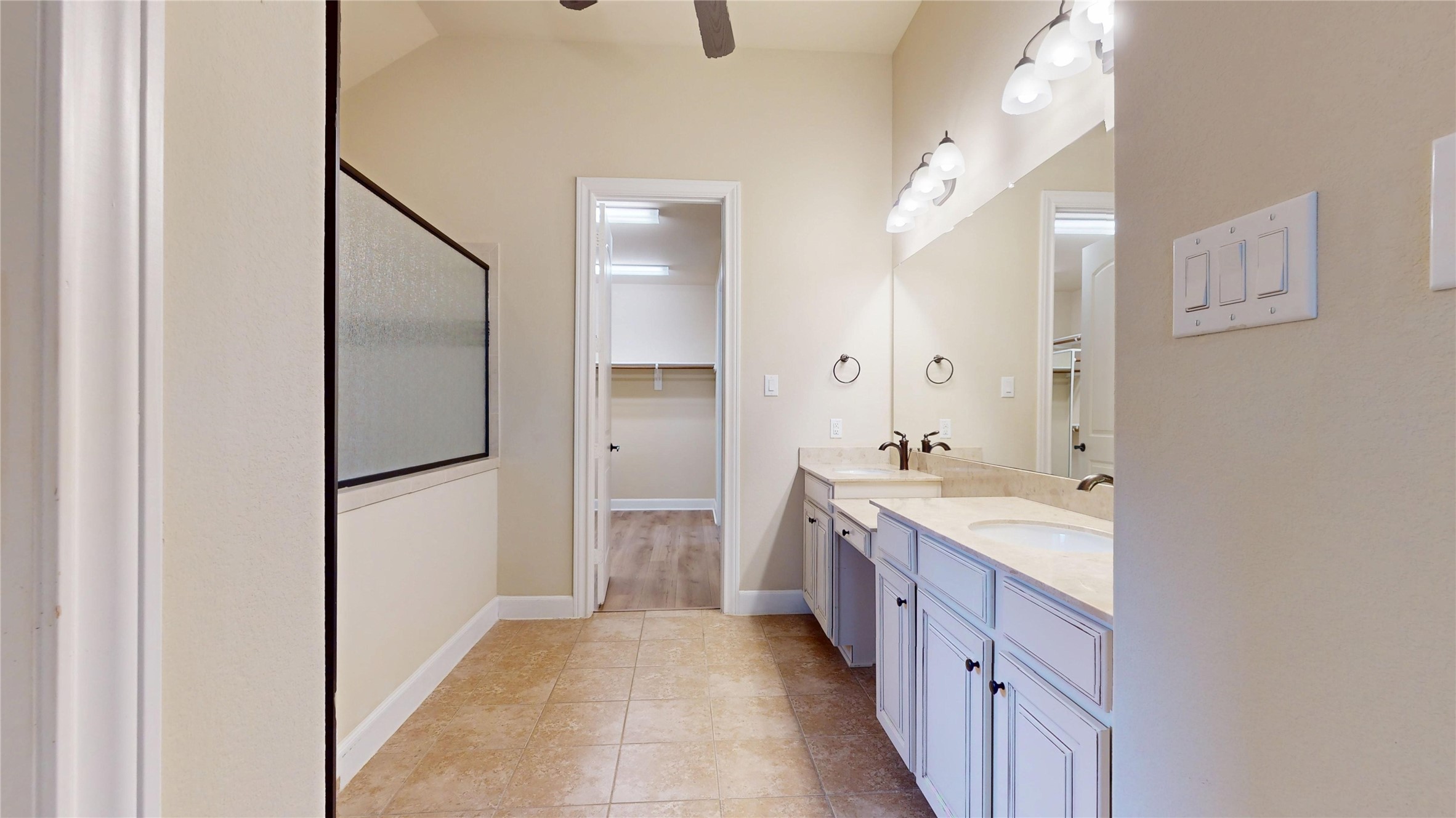 Primary bath with 2 sinks