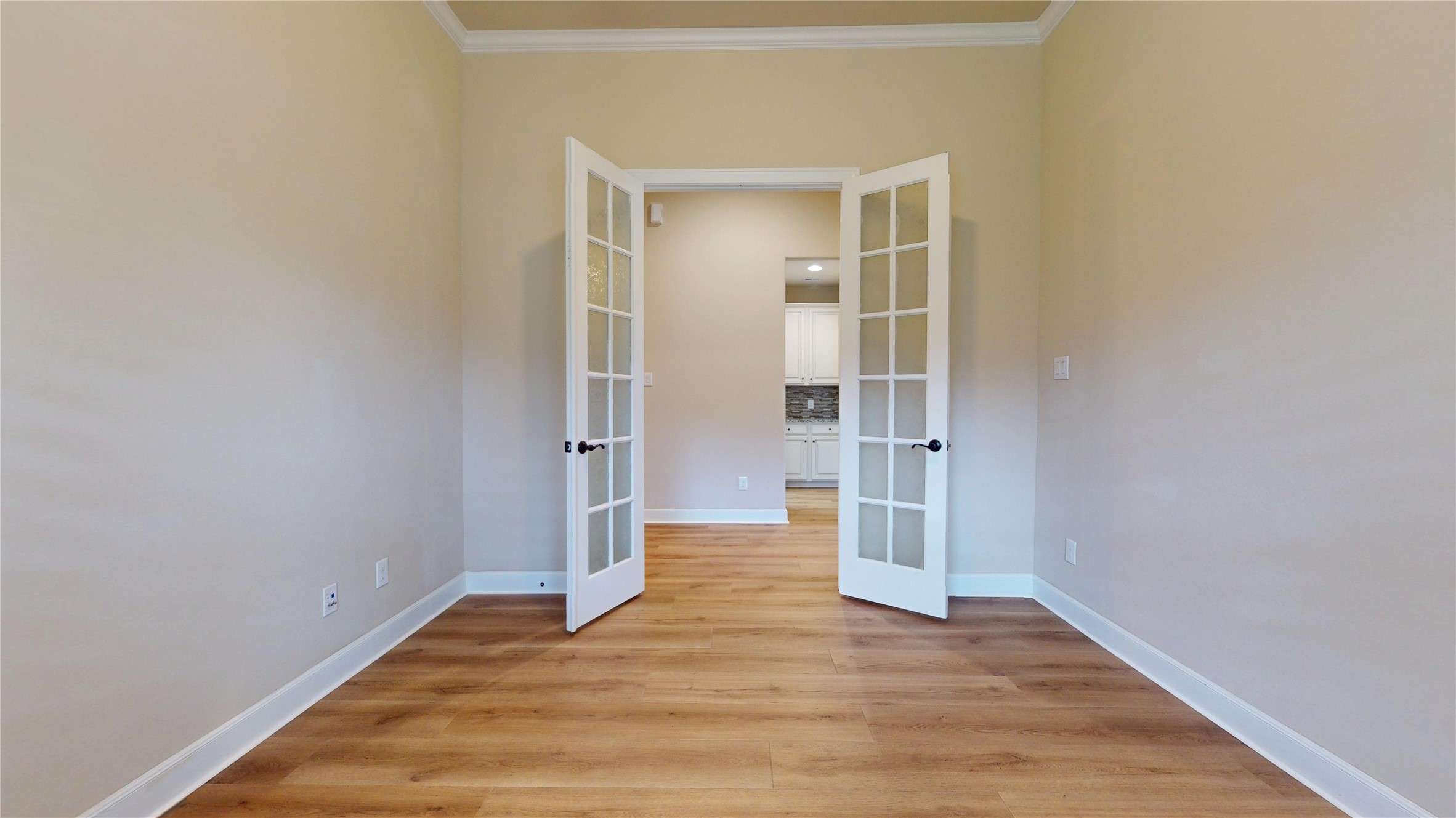 Study/extra bedroom, media room!