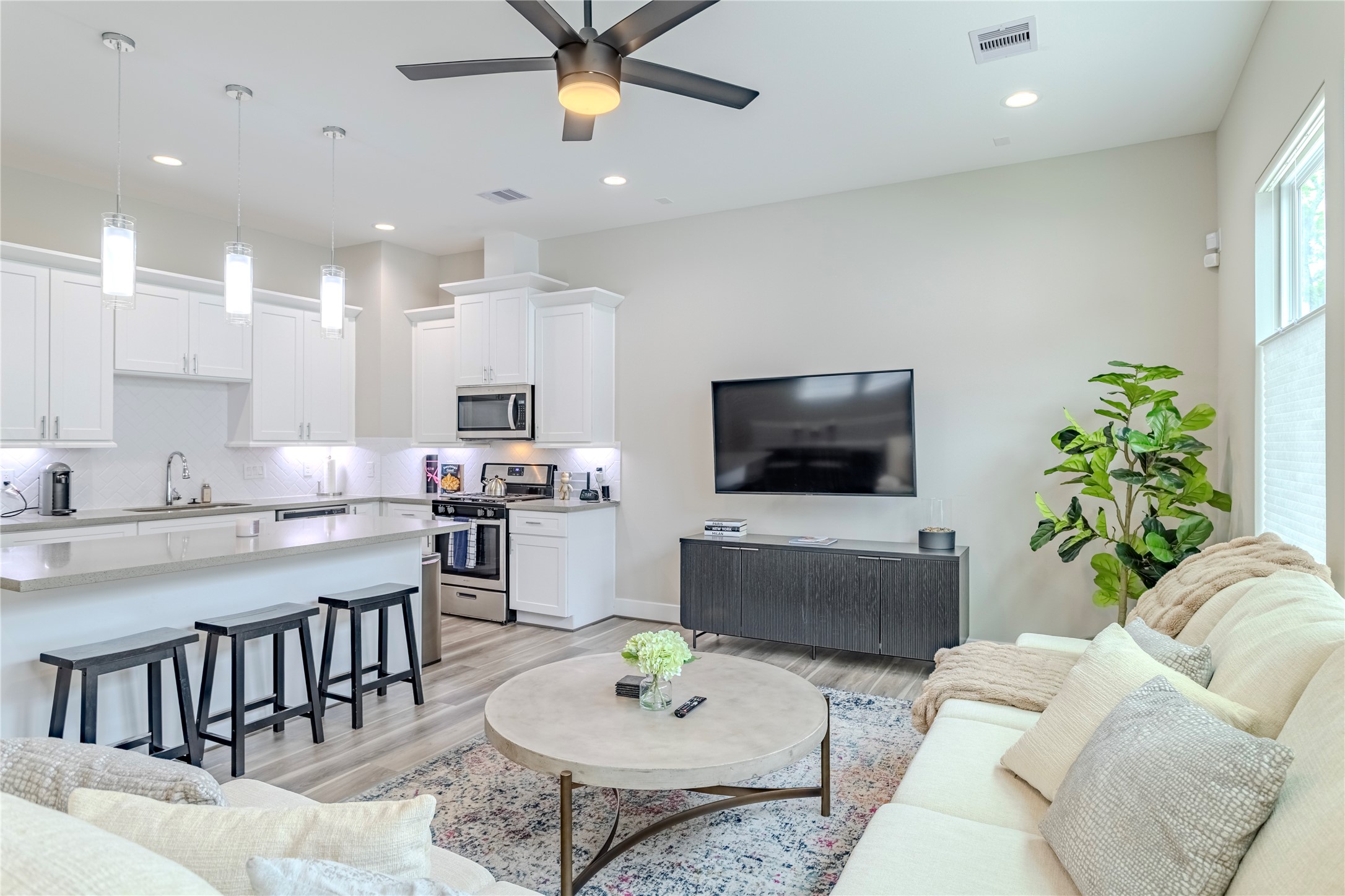 240 N Julia Street, #D, Houston, TX 77022