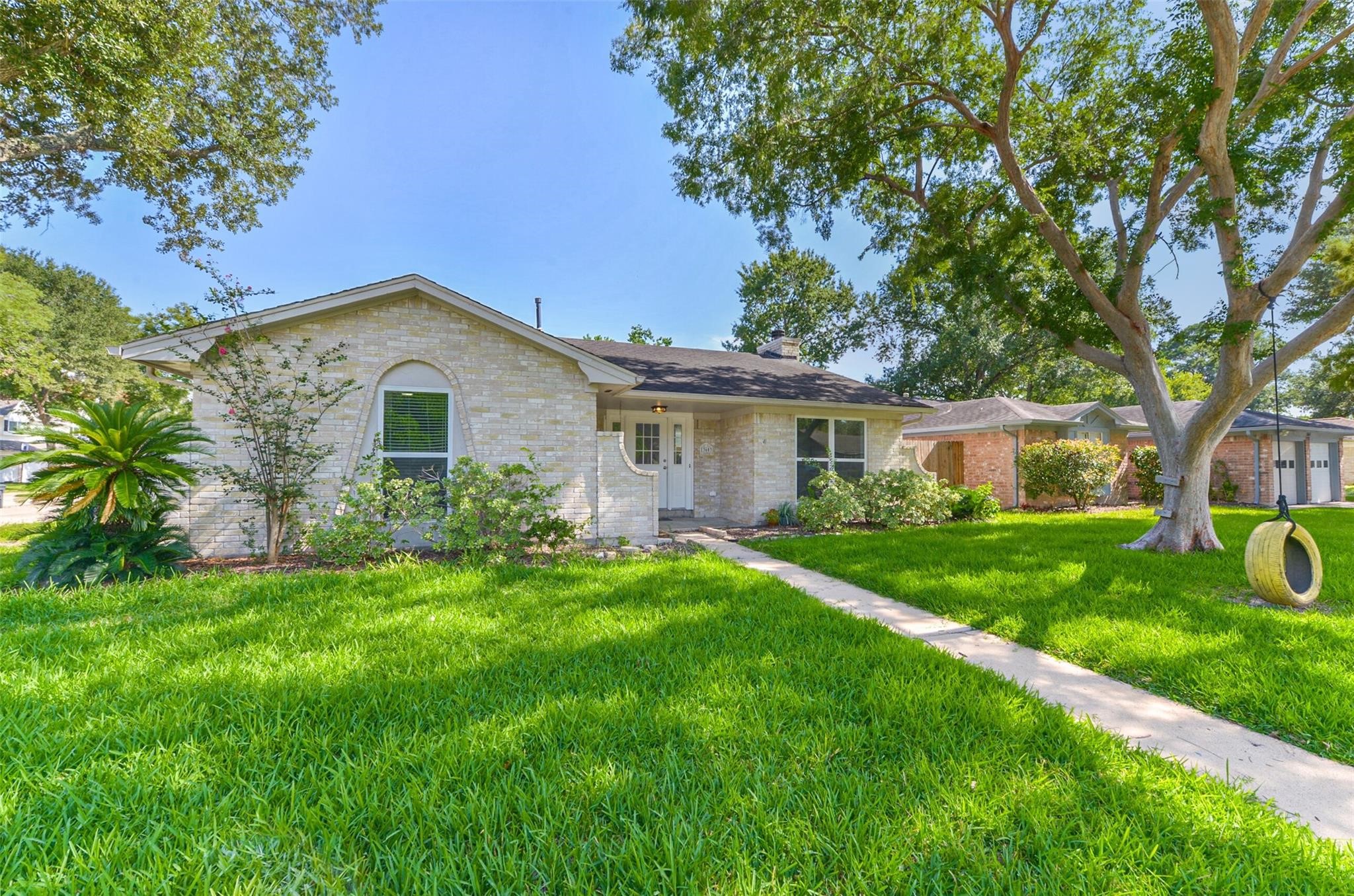 13603 Stonehenge Drive, Sugar Land, TX 77498