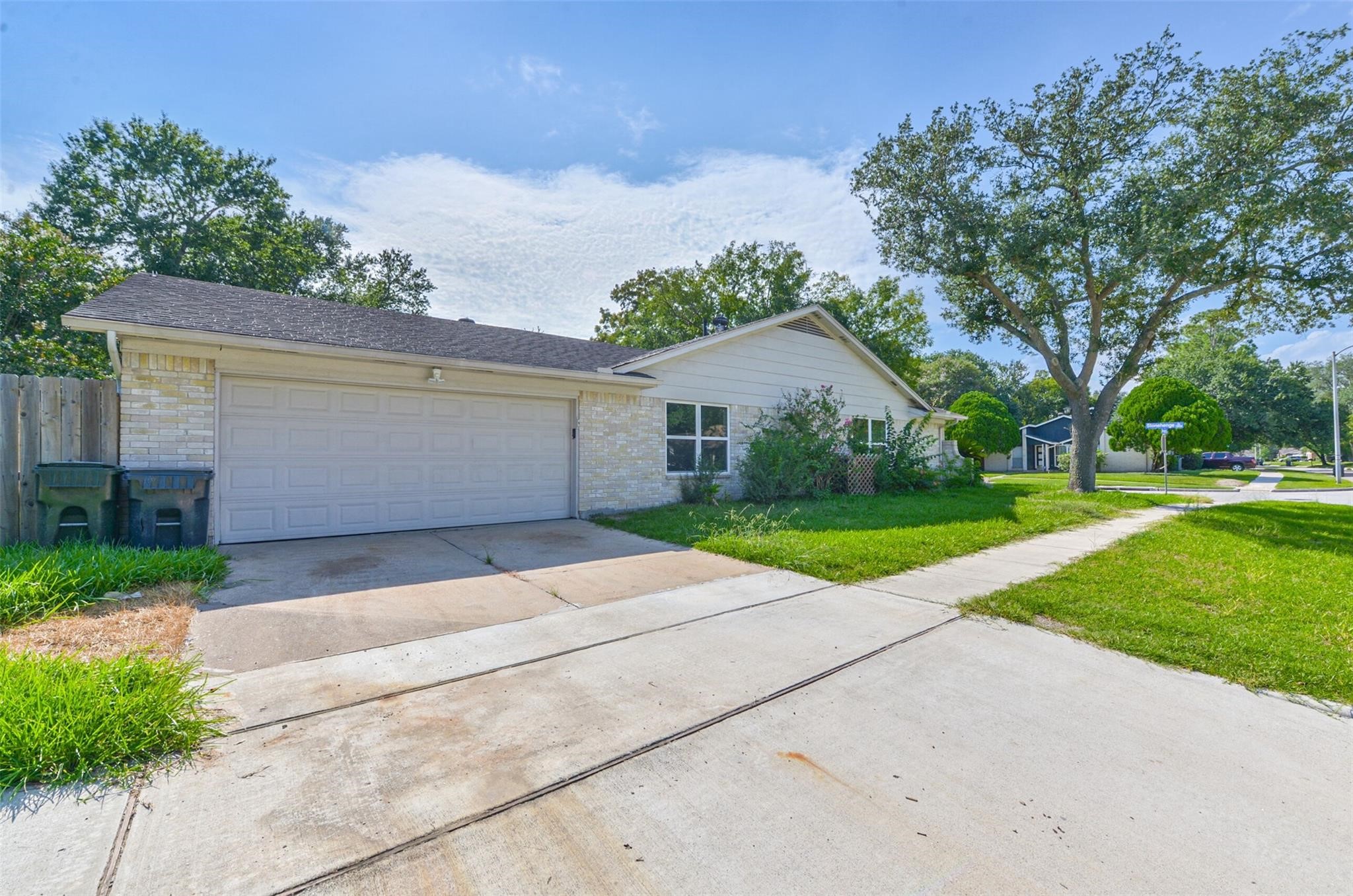 13603 Stonehenge Drive, Sugar Land, TX 77498