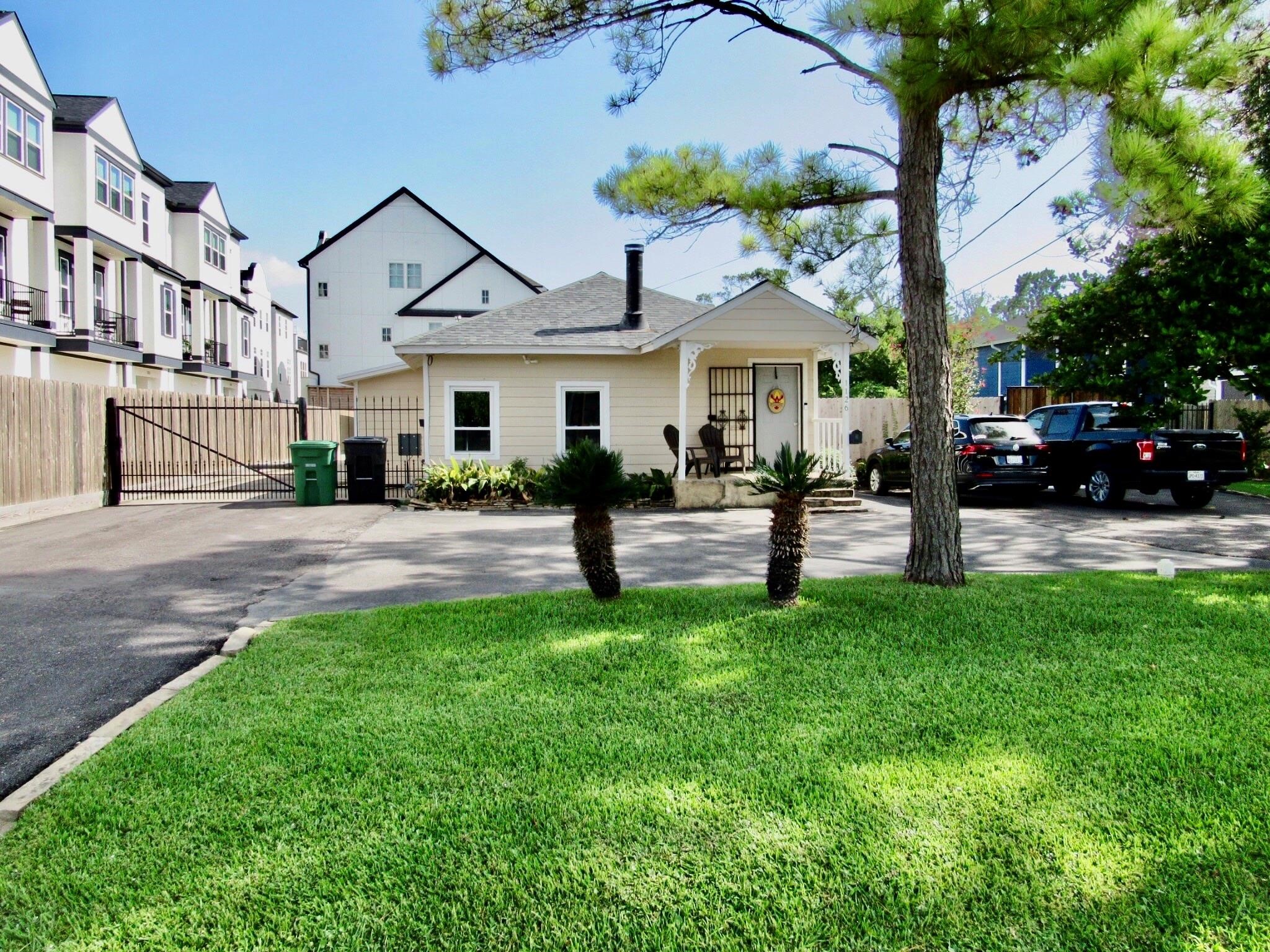1126 W 22nd Street, Houston, TX 77008