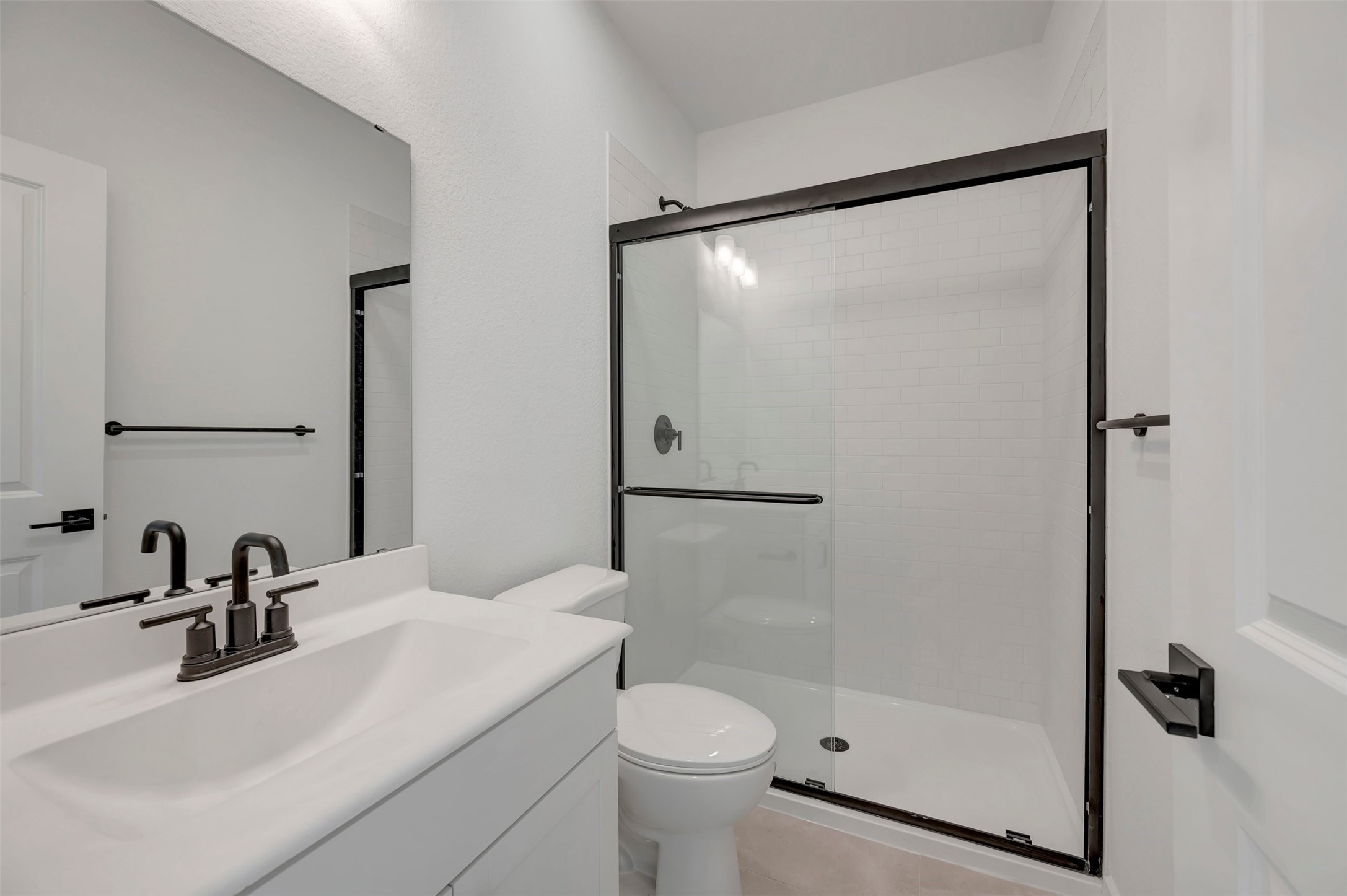 Hall bath 2 (*Photo not of actual home and used for illustration purposes only.)