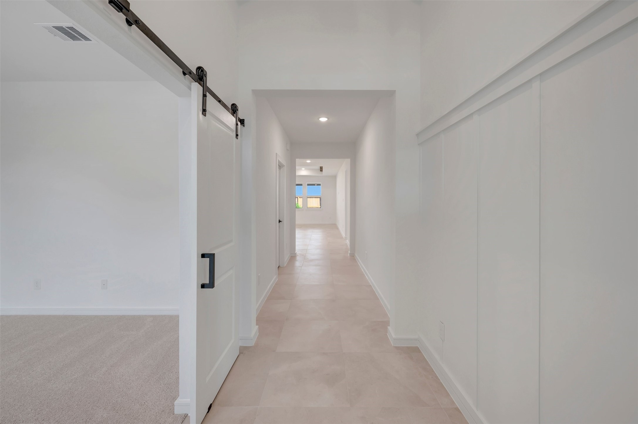 Inviting foyer (*Photo not of actual home and used for illustration purposes only.)